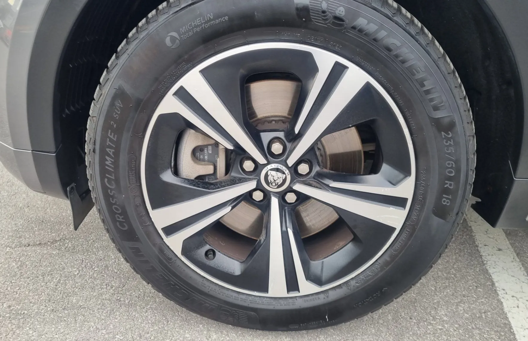 Zunanja slika - Jaguar E-PACE - 2.0 D165 MHEV R-DYNAMIC AWD - AVTOMATIK - ODLIČEN - 14