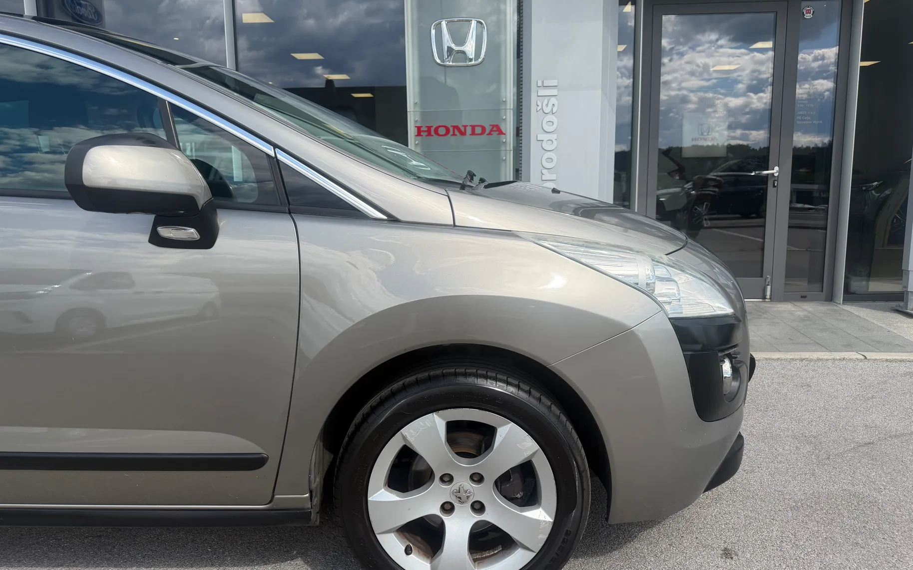 Zunanja slika - Peugeot 3008 - STYLE I 1.6 HDi I VL.KLJUKA I SLO I 1. LASTNIK I - 4