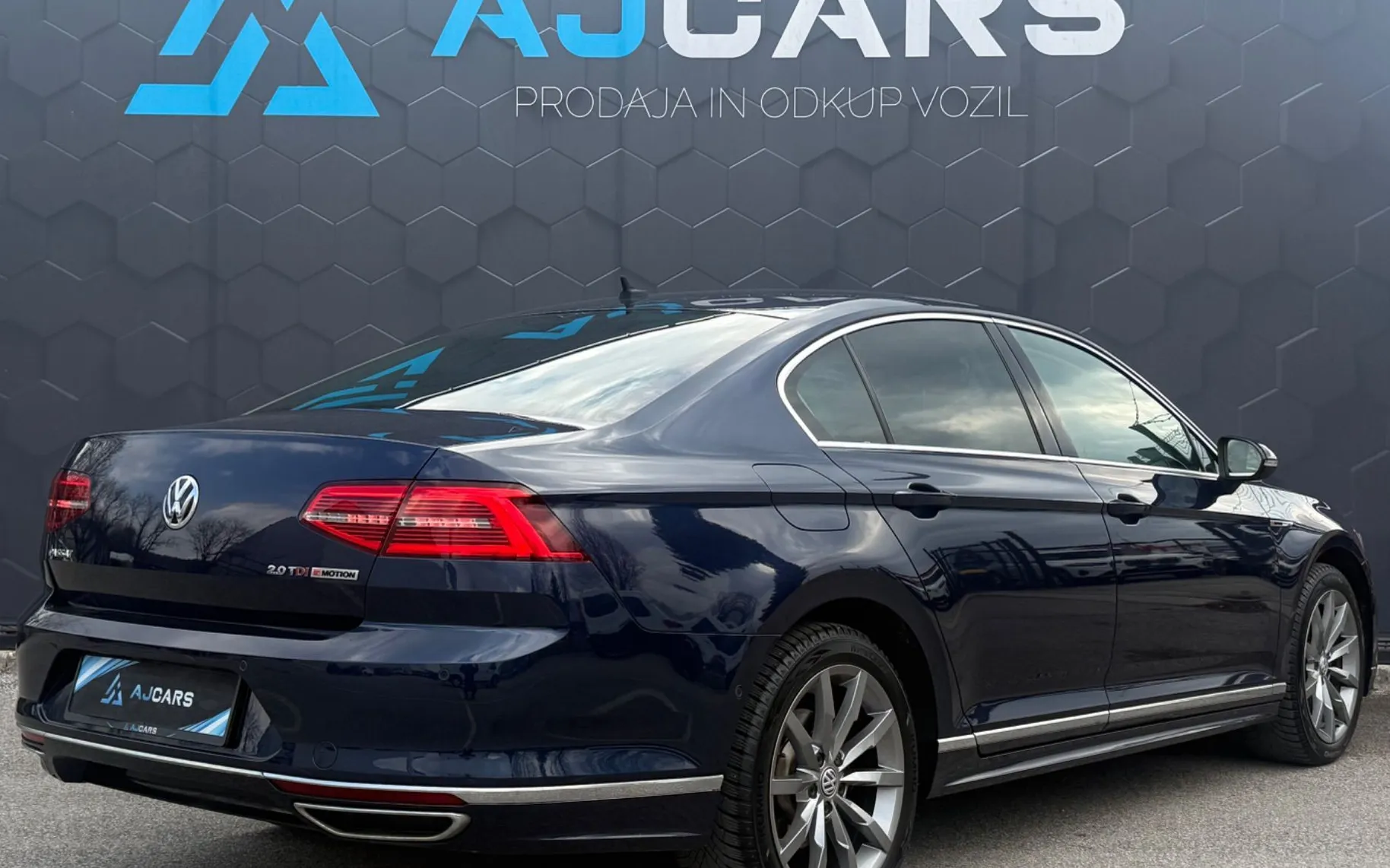Zunanja slika - VW Passat - 2.0 TDI 4MOT avt. R-line-Virtual-Matrix-Kamera-F1 - 5