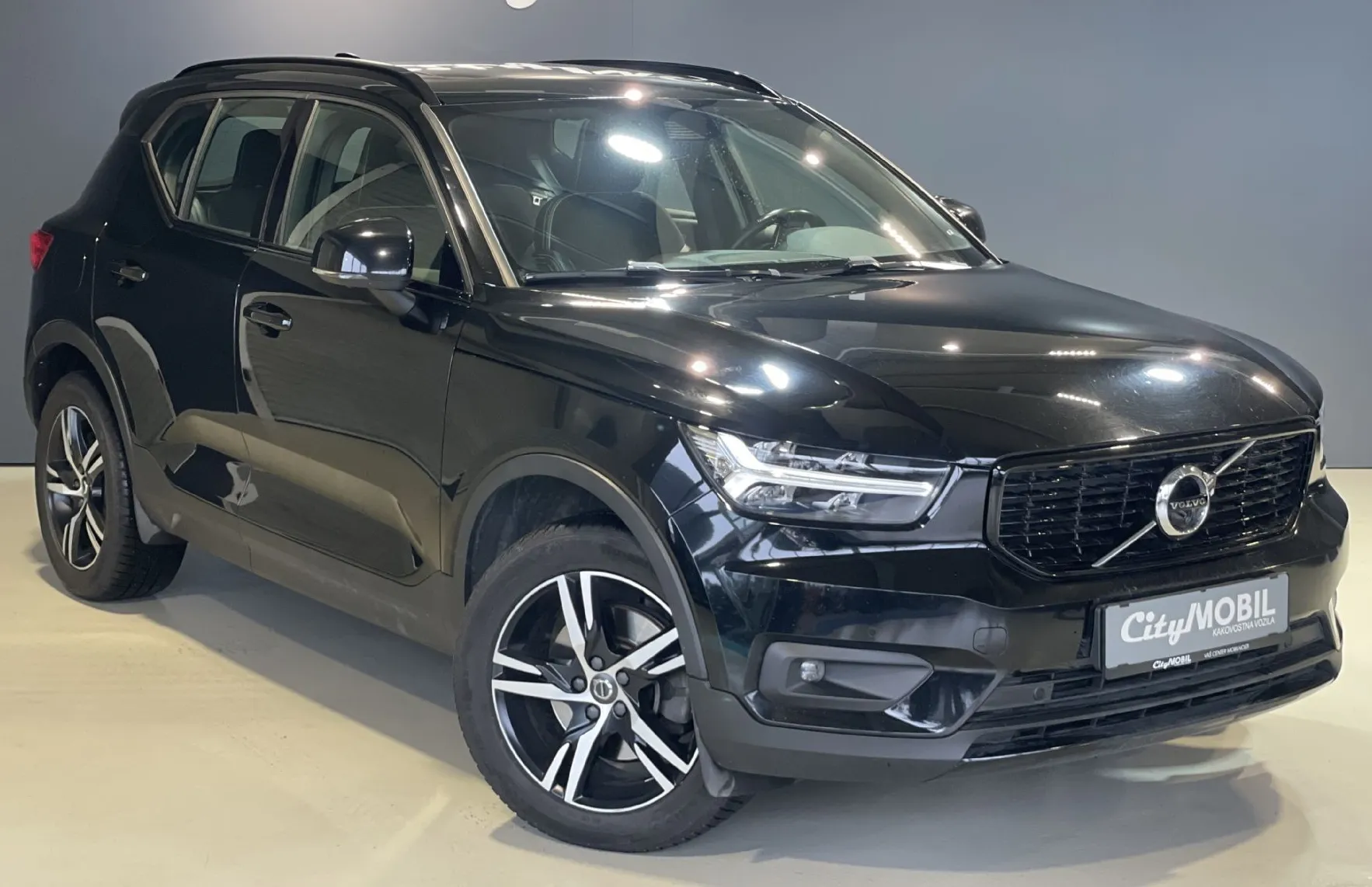 Zunanja slika - Volvo XC40 - D4-AWD-R-DESIGN-PANO-NAVI-ACC-MEMORY-HARMAN-360KAM - 3