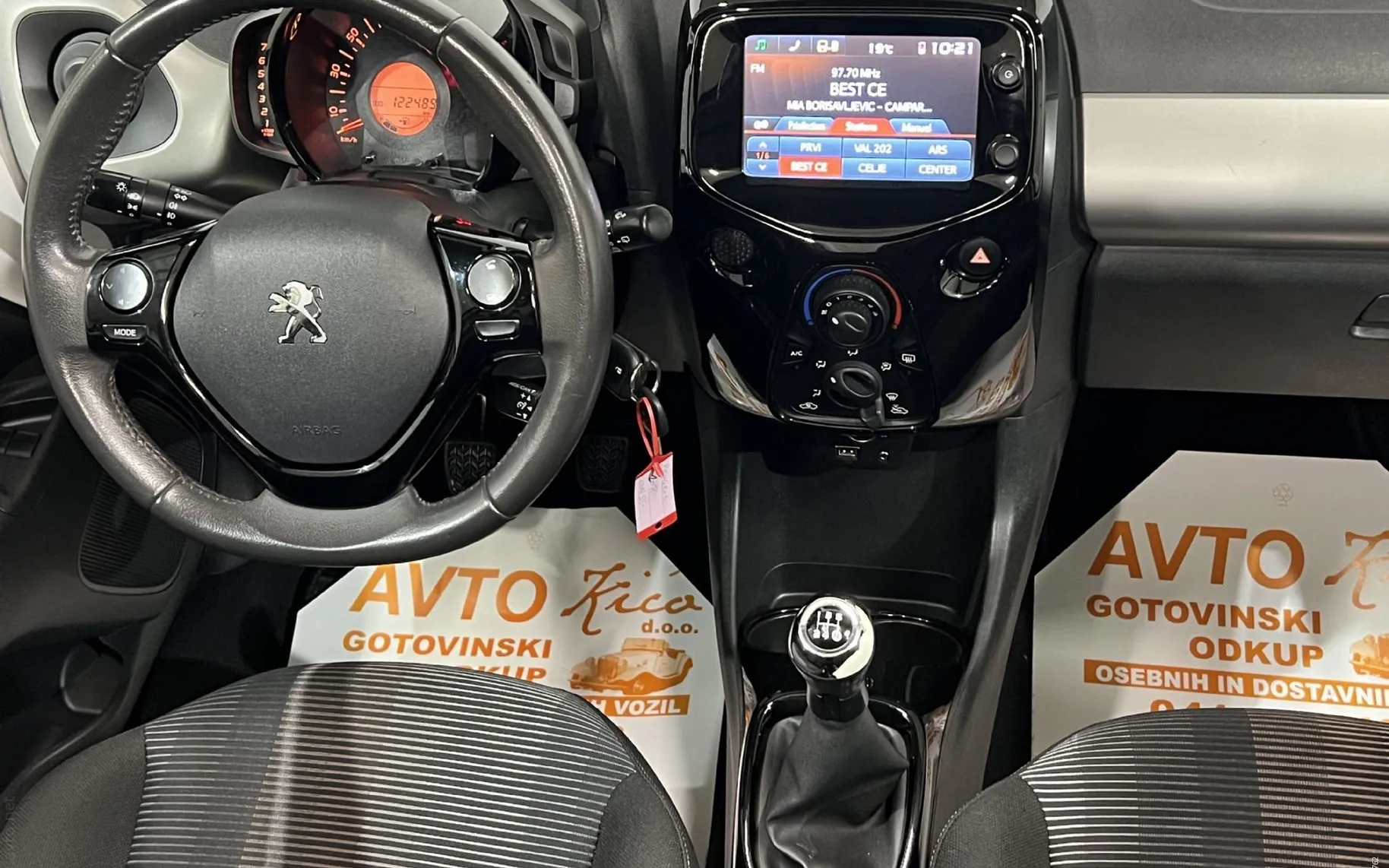 Notranja slika - Peugeot 108 - 1.2-CABRIO-TEMPOMAT-LED-KAMERA-ALU-ODLIČEN... - 10