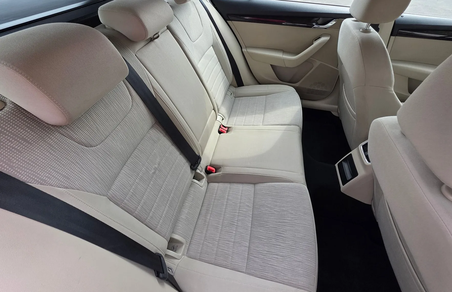 Zunanja slika - Škoda Octavia - COMBI 1.6 TDI STYLE DSG ALU PLATIŠČA-1.LASTNIK-SLO - 14