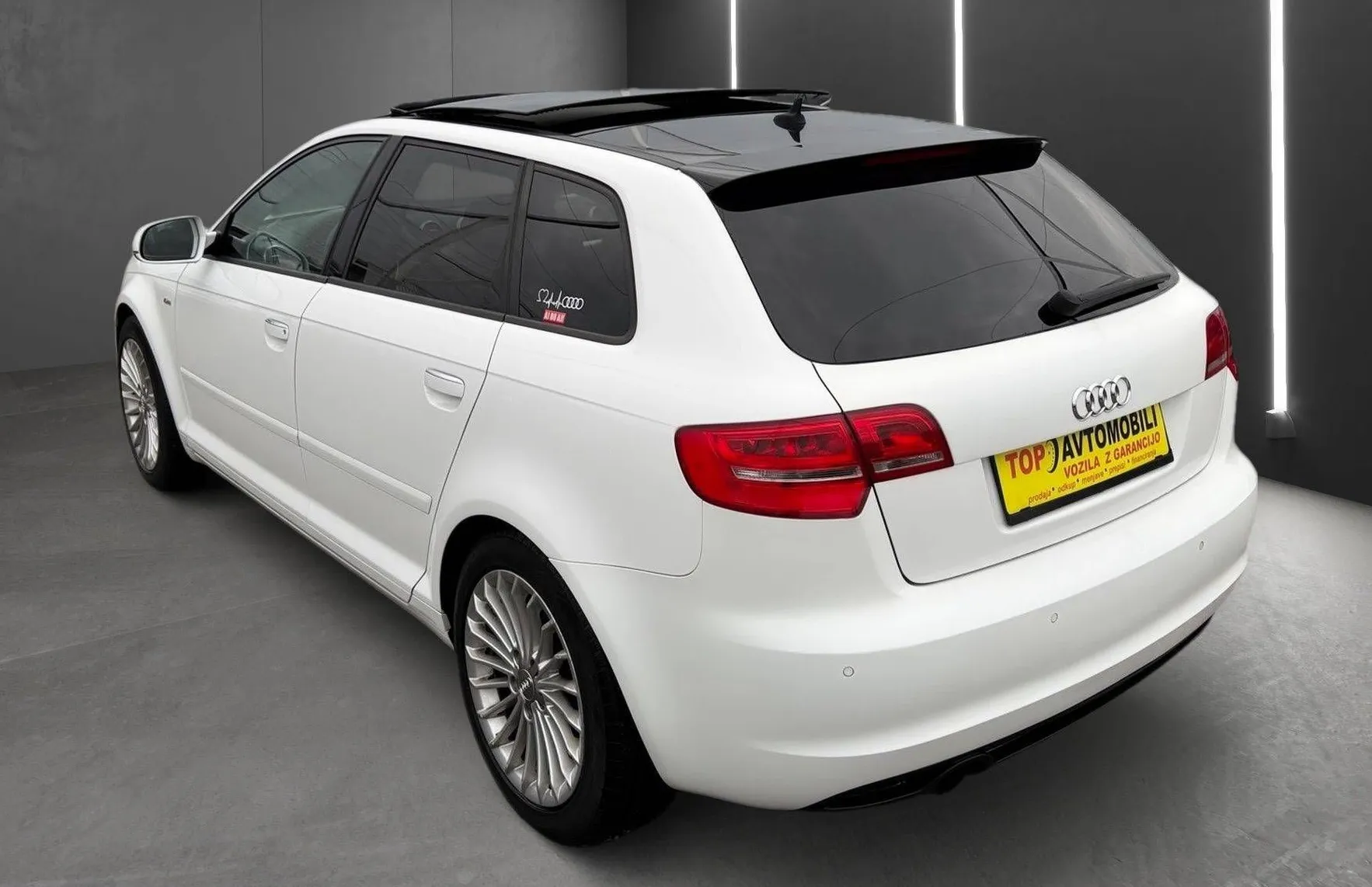 Zunanja slika - Audi A3 - 2.0 TDI AUT XENON AUT PANO PDC TEM USNJE TOP... - 4