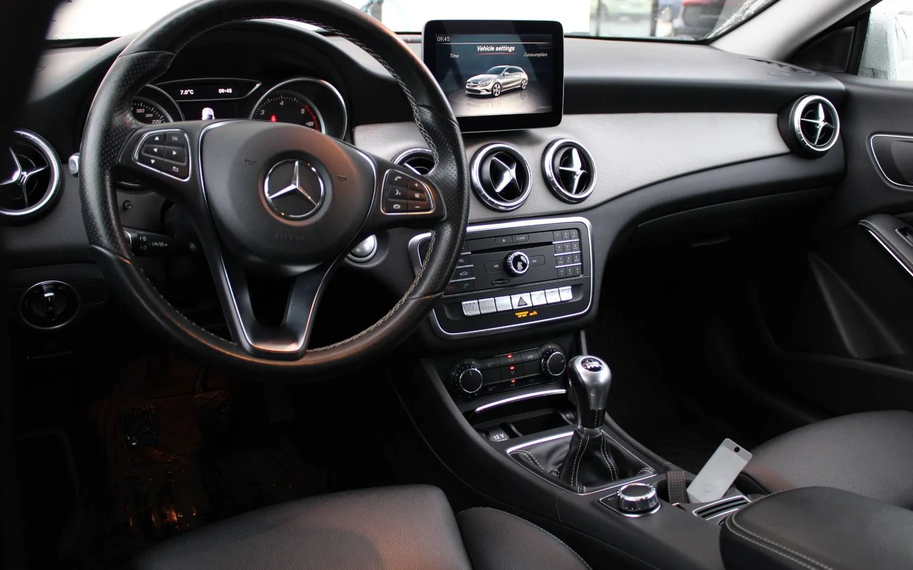 Zunanja slika - Mercedes-Benz CLA-Razred - CLA Shooting Brake CLA180d - LED NAVI PDC TEMP ALU USNJE - 6