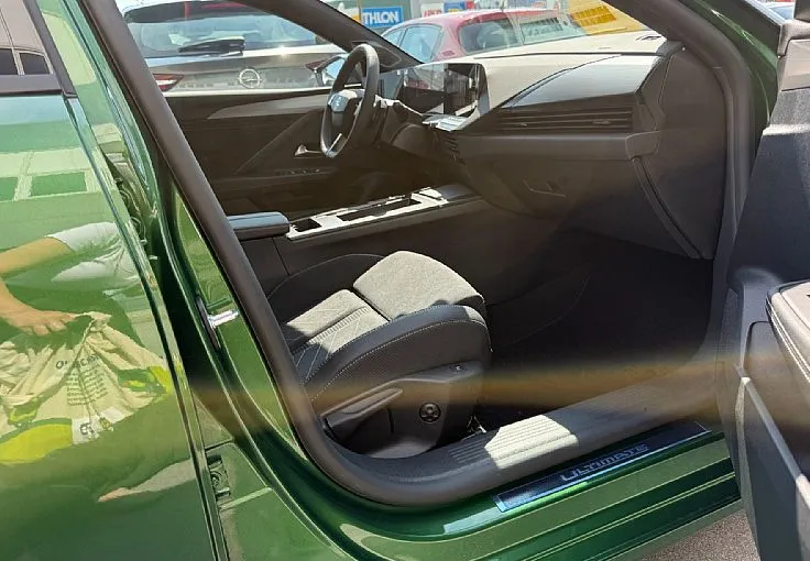 Zunanja slika - Opel Astra - Sports Tourer 1.2 Turbo Ultimate Avt. - 7