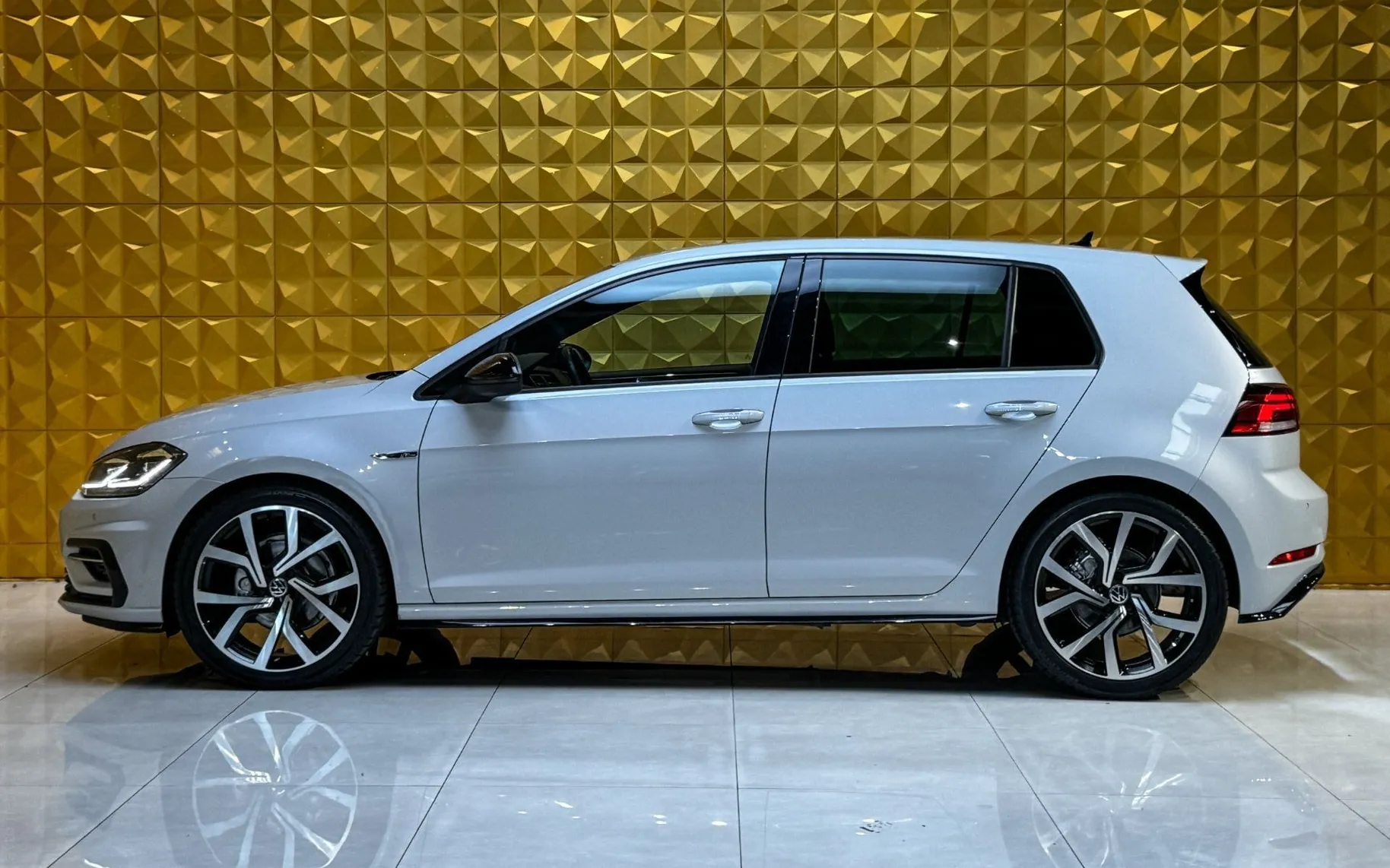 Zunanja slika - Volkswagen Golf - 1.6 TDI R Line-LED-TEMP-PDC-MULTIFUNKCIJA - 6