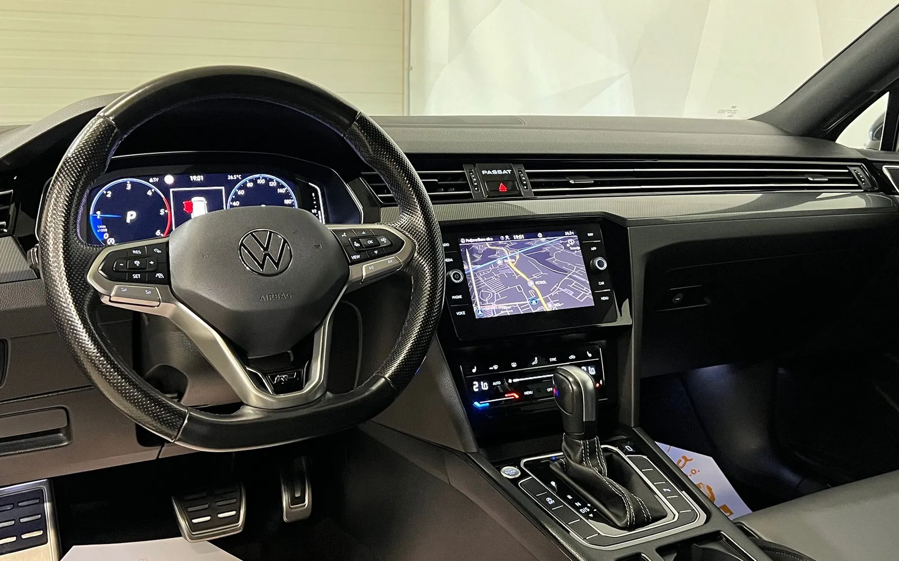 Notranja slika - VW Passat Variant - 2.0 TDI-R-LINE-DSG-VIRTUAL-ACC-FUL LED-KAMERA-NAVI - 11