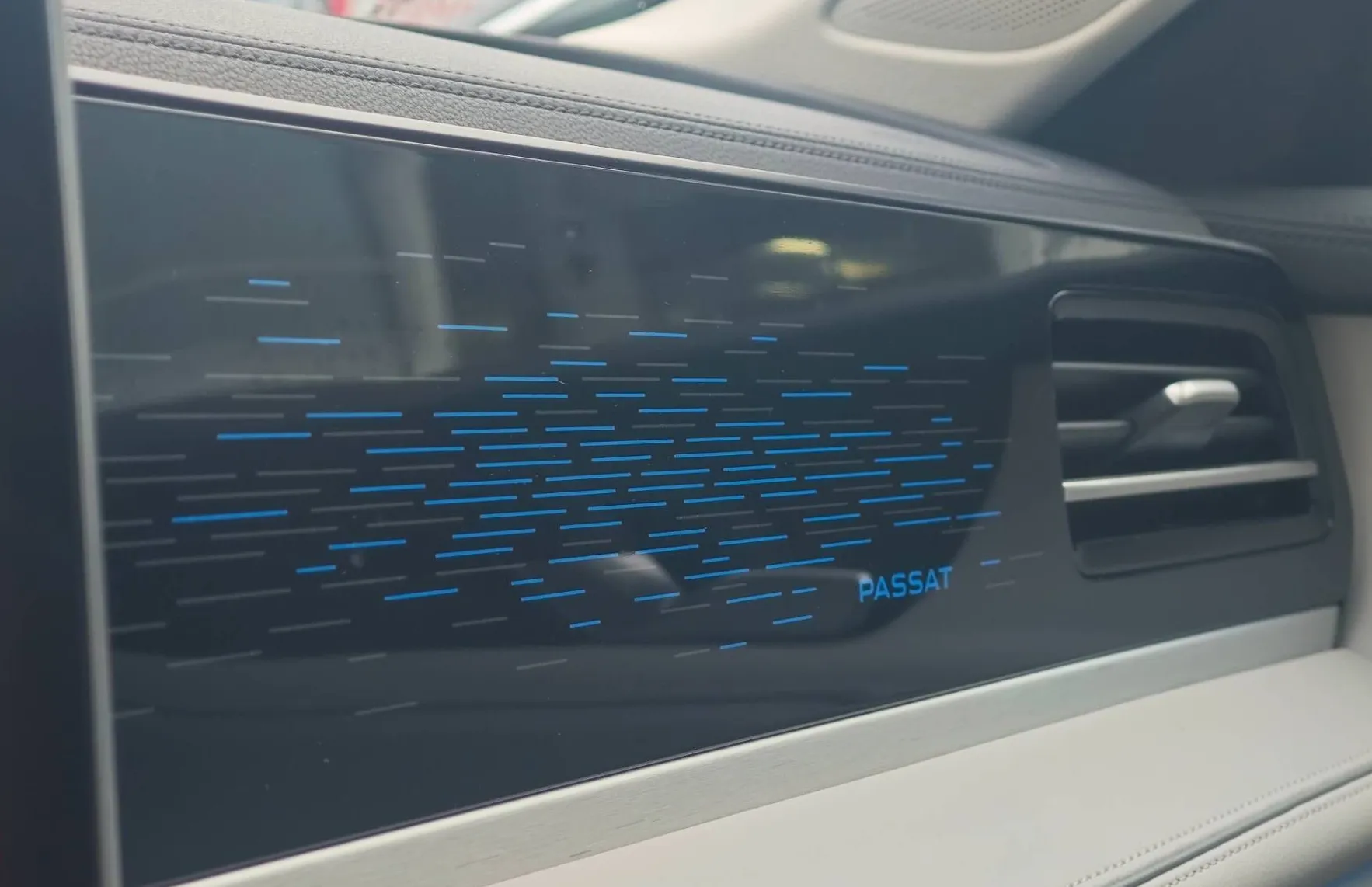 Zunanja slika - Volkswagen Passat - Variant 1.5 TSI eHybrid Elegance DSG 150kW... - 16