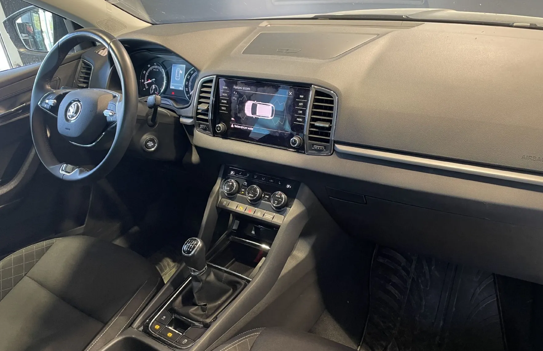Zunanja slika - Škoda Karoq - 1.LASTNIK-SLO-KEYLESS-KAMERA-RADAR-ALU - 12