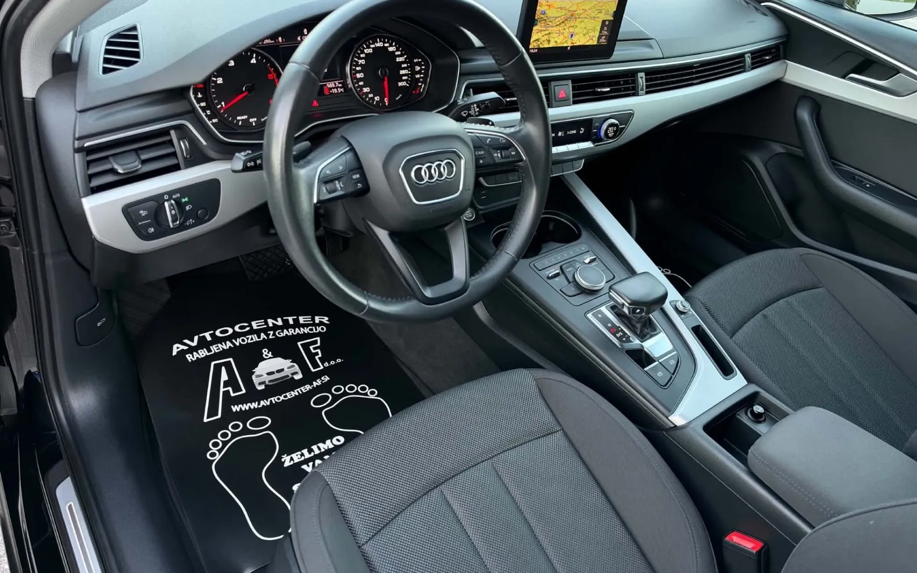 Notranja slika - Audi A4 - 2.0 TDI-AUT-S LINE-96.000km-NAVI-LIZING ZA TUJCE- - 9
