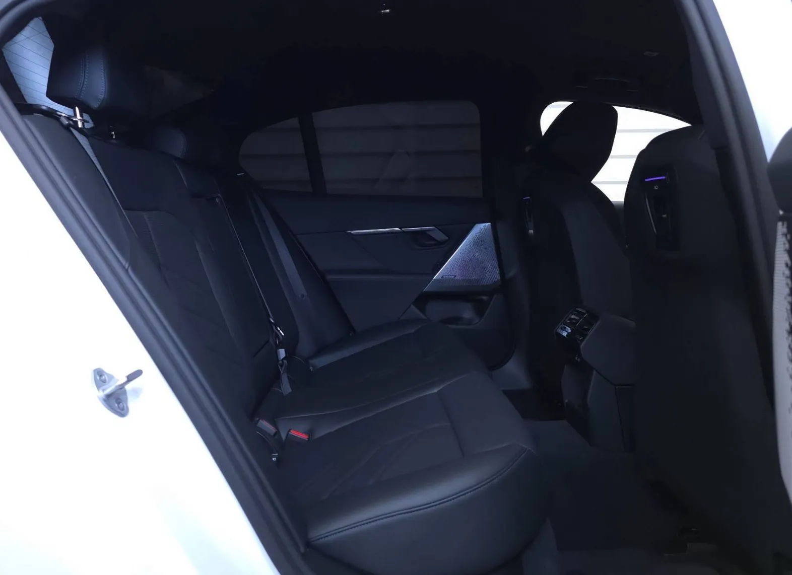 Zunanja slika - BMW Serija 5 - : 520D - M PERFORMANCE - KAMERA - H K - PDC -LASER.. - 14
