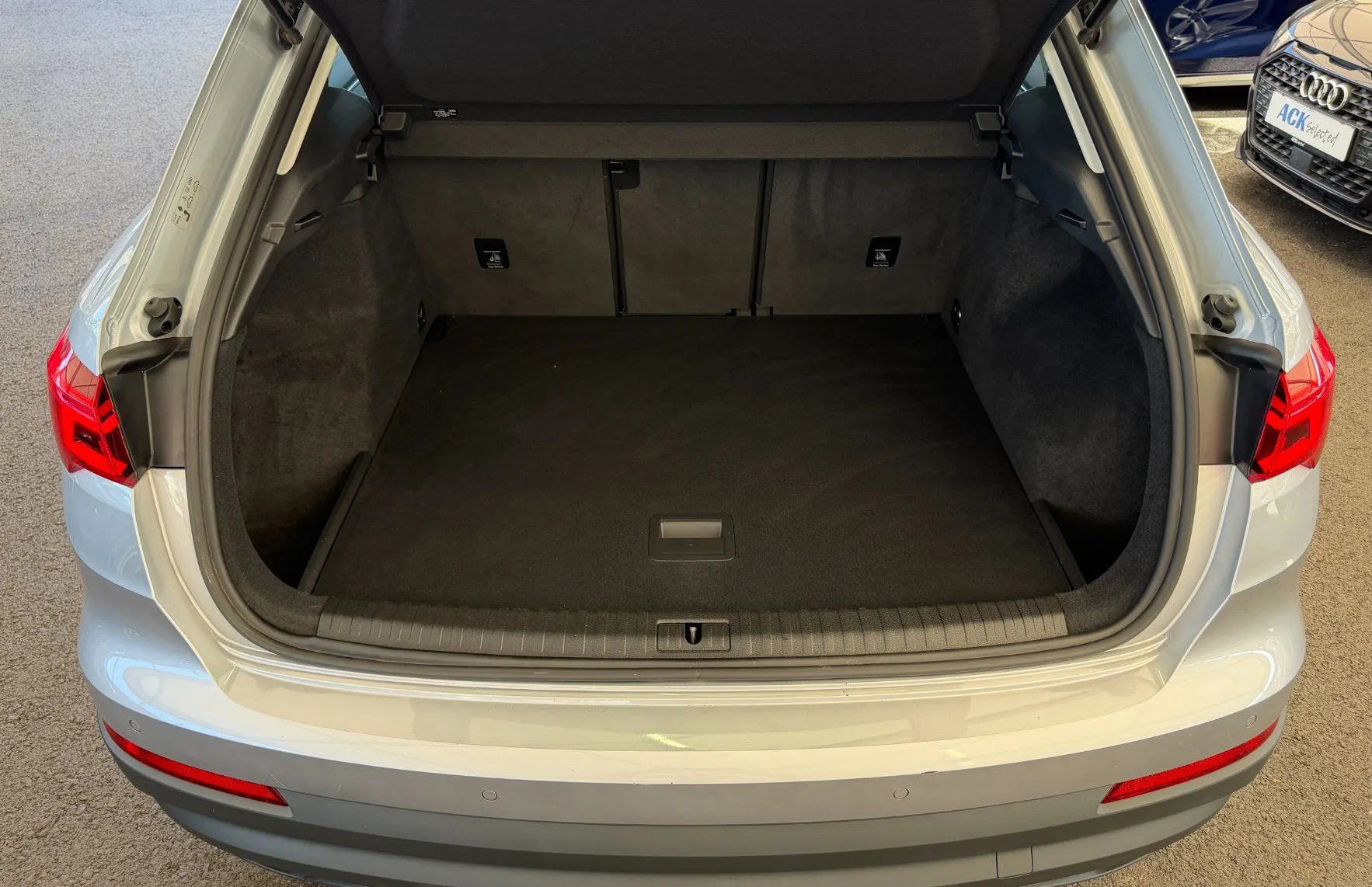 Zunanja slika - Audi Q3 - Advanced 35 TDI S-TRONIC QUATTRO - KAMERA - LED- - 11