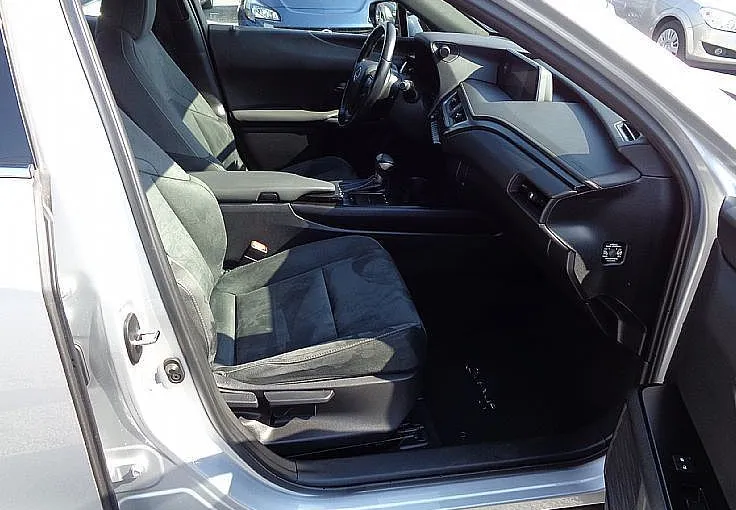 Zunanja slika - Lexus UX - 250h HYBRID - samo 68.299 kilometrov - 7