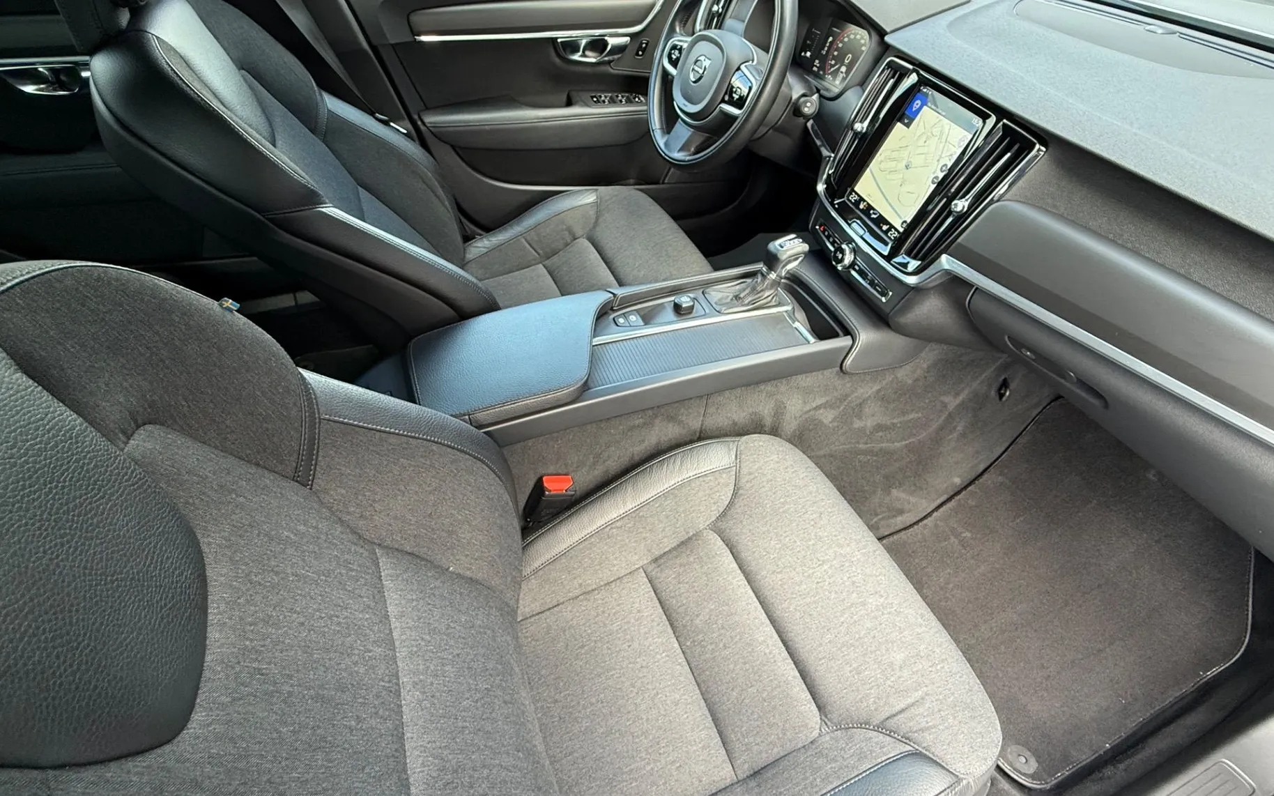 Zunanja slika - Volvo V90 - D3 A AWD Kinetic-Virtual-Full led-Velik servis... - 13