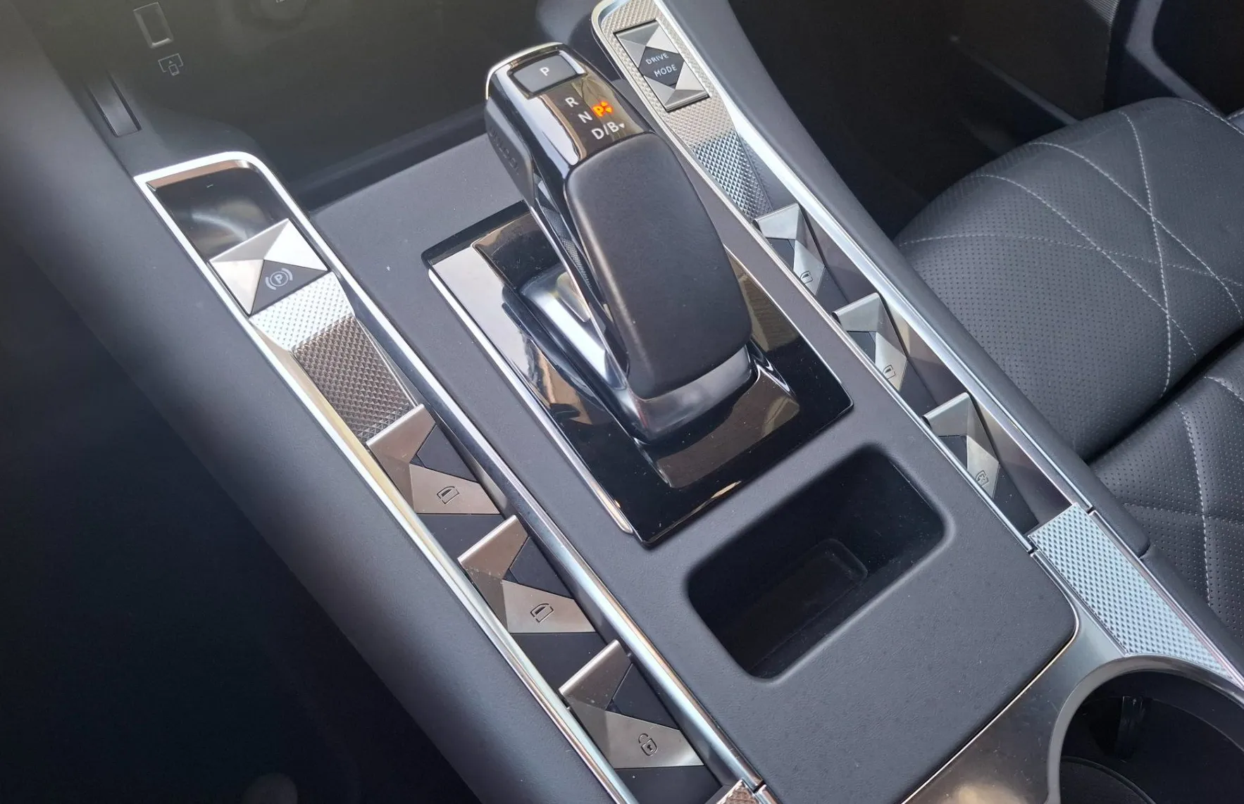 Zunanja slika - DS DS 7 - 1.6PHEV Rivoli E-TENSE 300 4X4 - AKCIJSKA CENA - 15