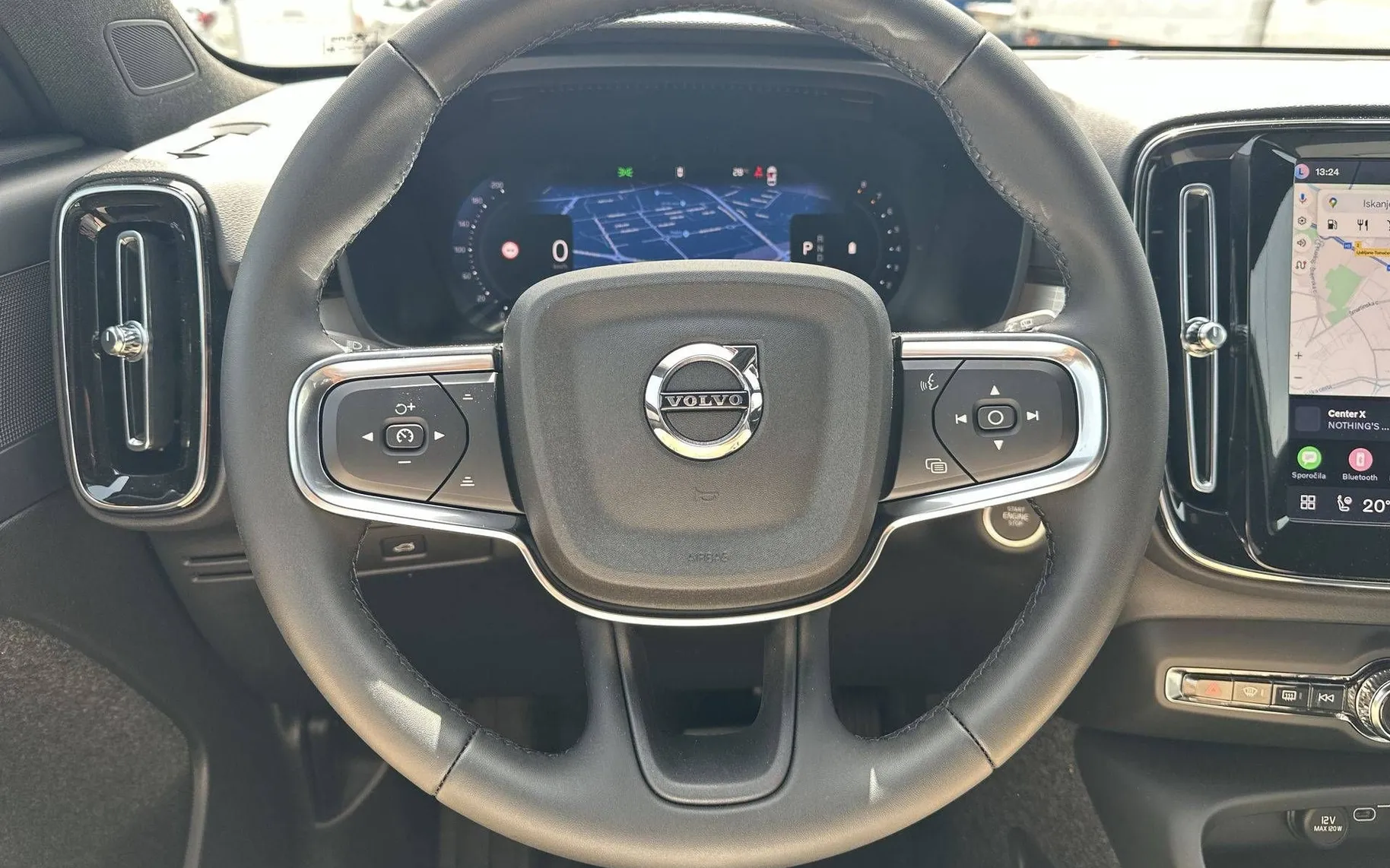 Notranja slika - Volvo XC40 - B3 P Core Avt. - 14