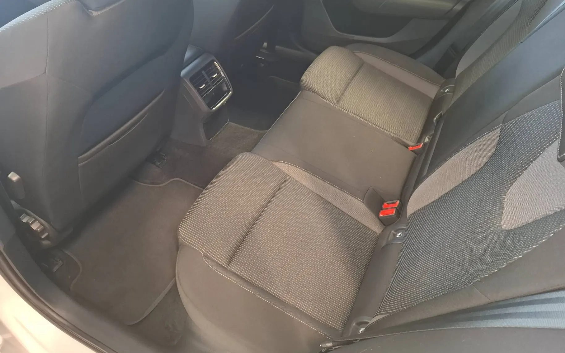 Notranja slika - Škoda Octavia - Combi 2.0 TDI DSG-NAVI-PDC-ACC-FULL LED-ALU- - 7