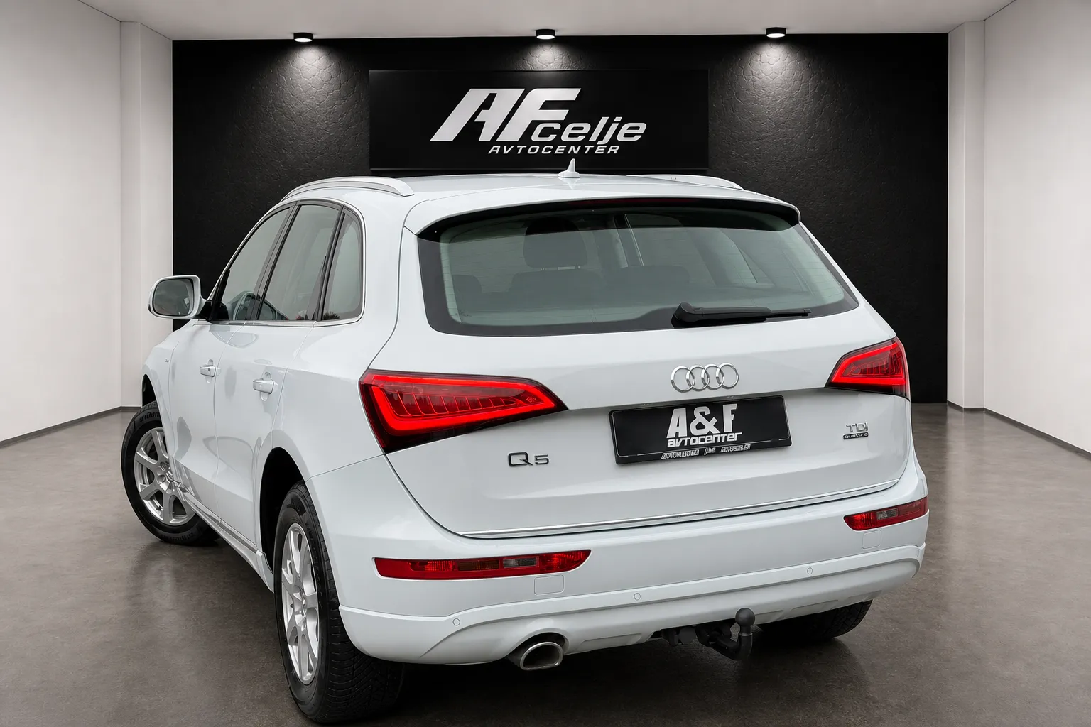 Notranja slika - Audi Q5 - 2.0 TDI-Q-4X4-AUT-XENON+LED-LIZING ZA TUJCE-... - 7