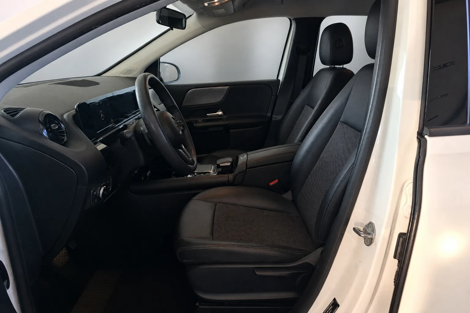 Notranja slika - Mercedes-Benz B-Razred - B 200 d-Avt.1 LASTNIK-LED-KOT NOV-GARANCIJA-KAME - 10