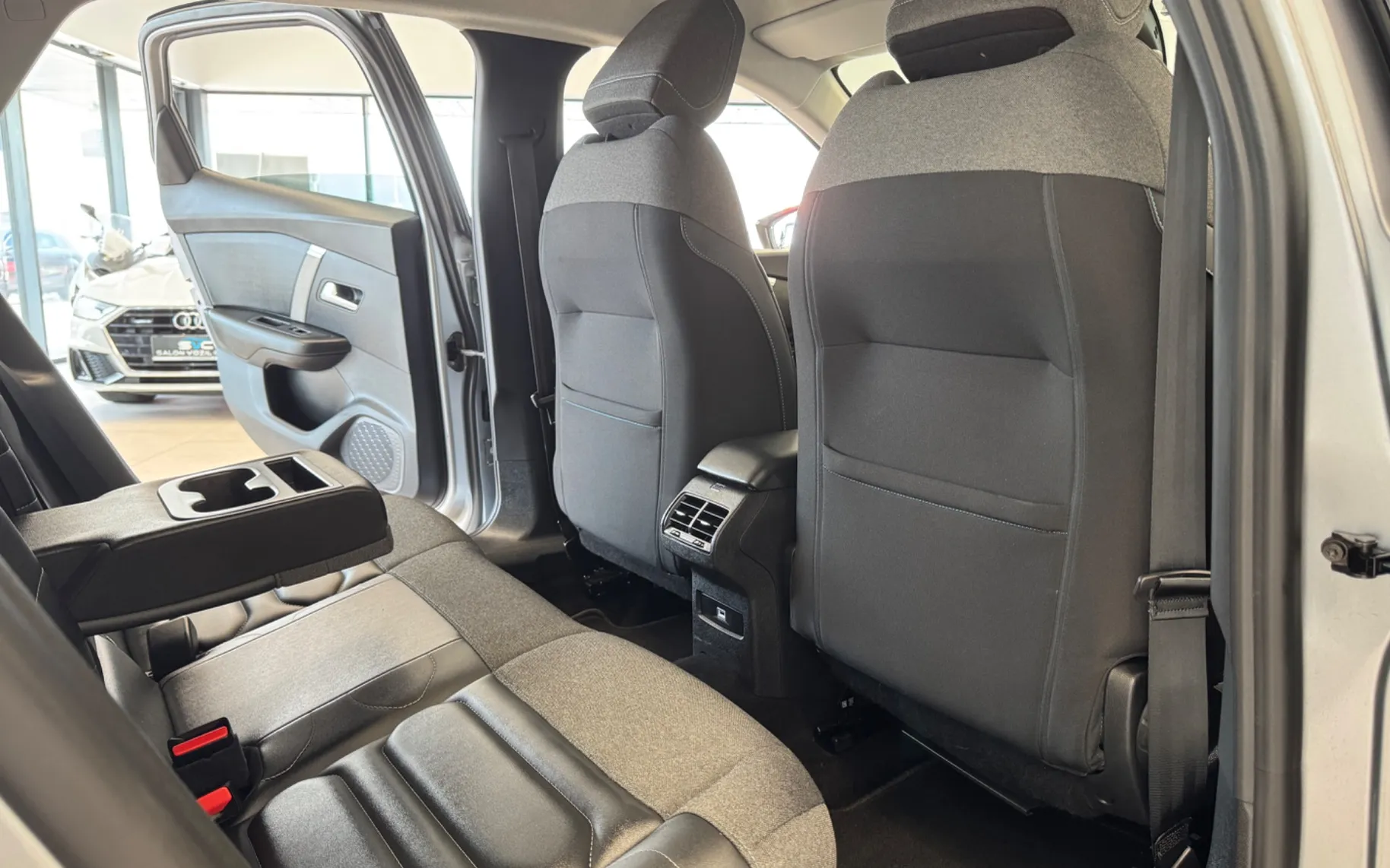 Zunanja slika - Citroën C4 - 1.2-SHINE-AUT-FULL-LED-KAMERA-HEAD-KEYLESS-18C - 12