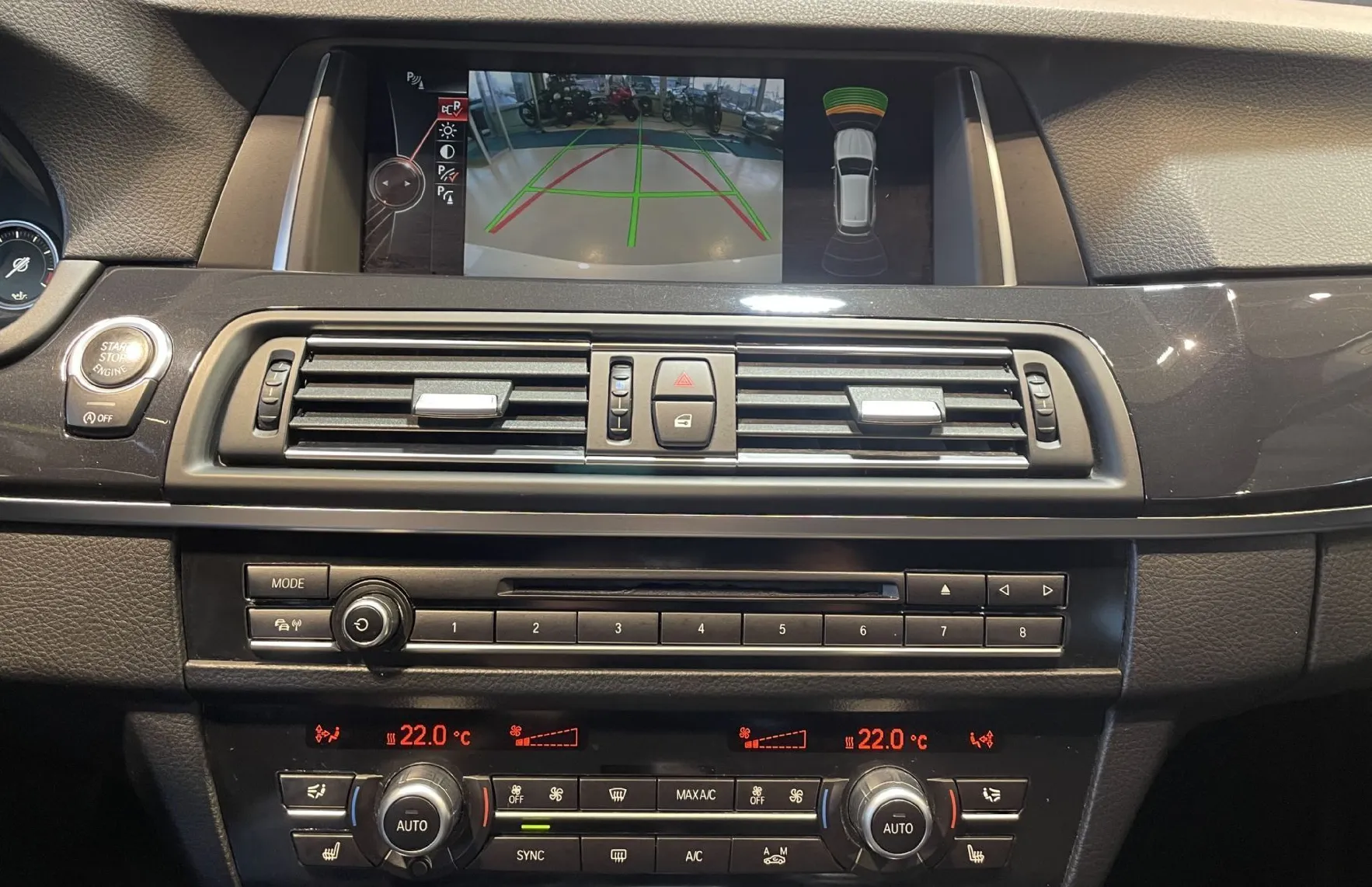 Zunanja slika - BMW Serija 5 - Touring: 520d-HEADUP-VIRTUAL-LANE-NAVI-RADAR-KAMERA-LED- - 10