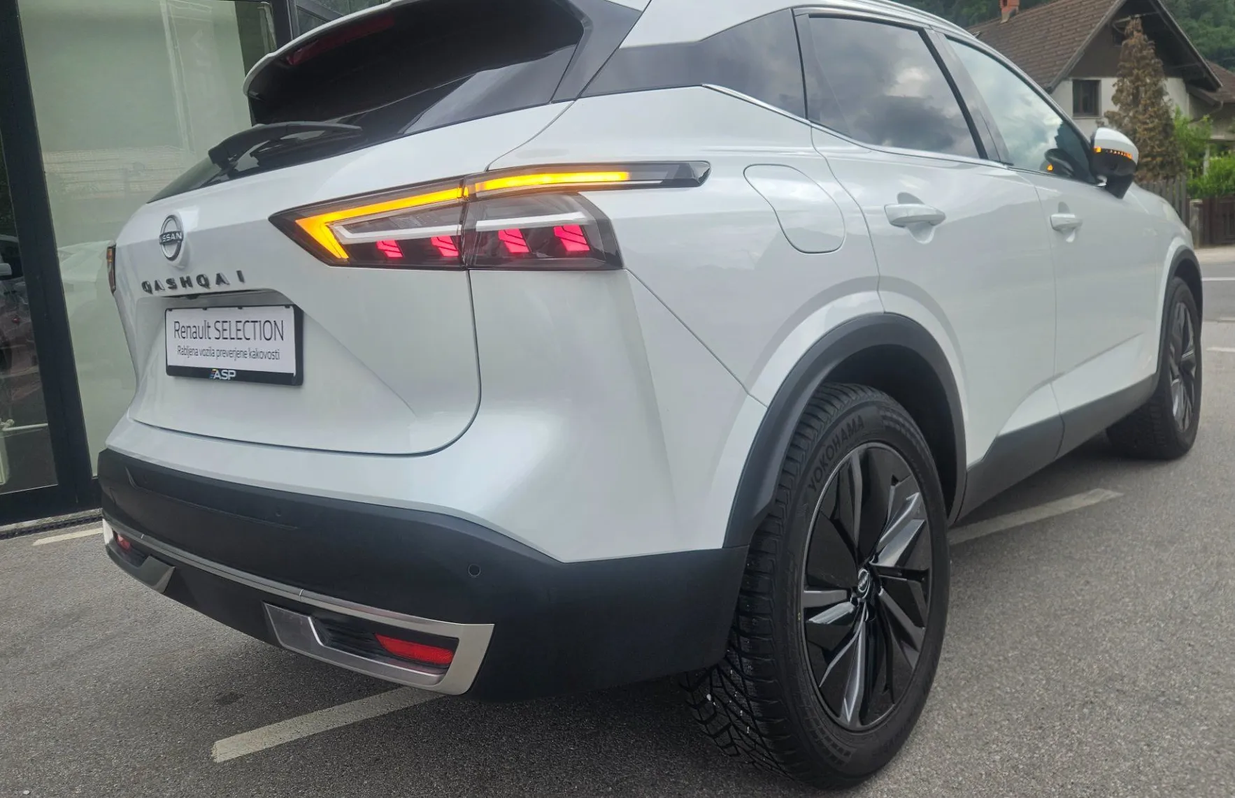 Zunanja slika - Nissan Qashqai - 1.3 DIG-T MHEV Tekna X-Tronic - 3