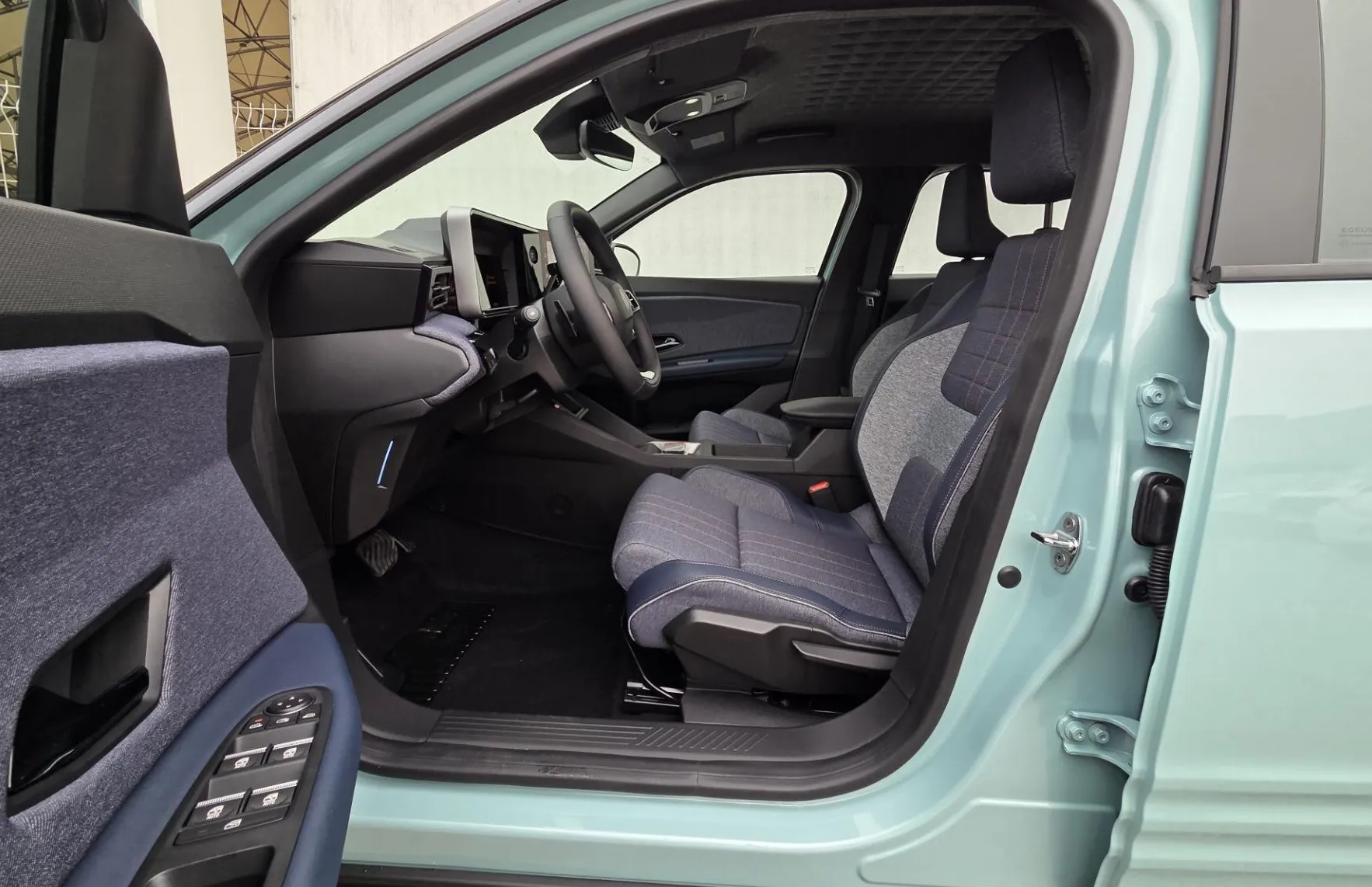 Zunanja slika - Renault 4 E-tech - Techno EV52 150 Comfort Range+Iconic polepitev - 8