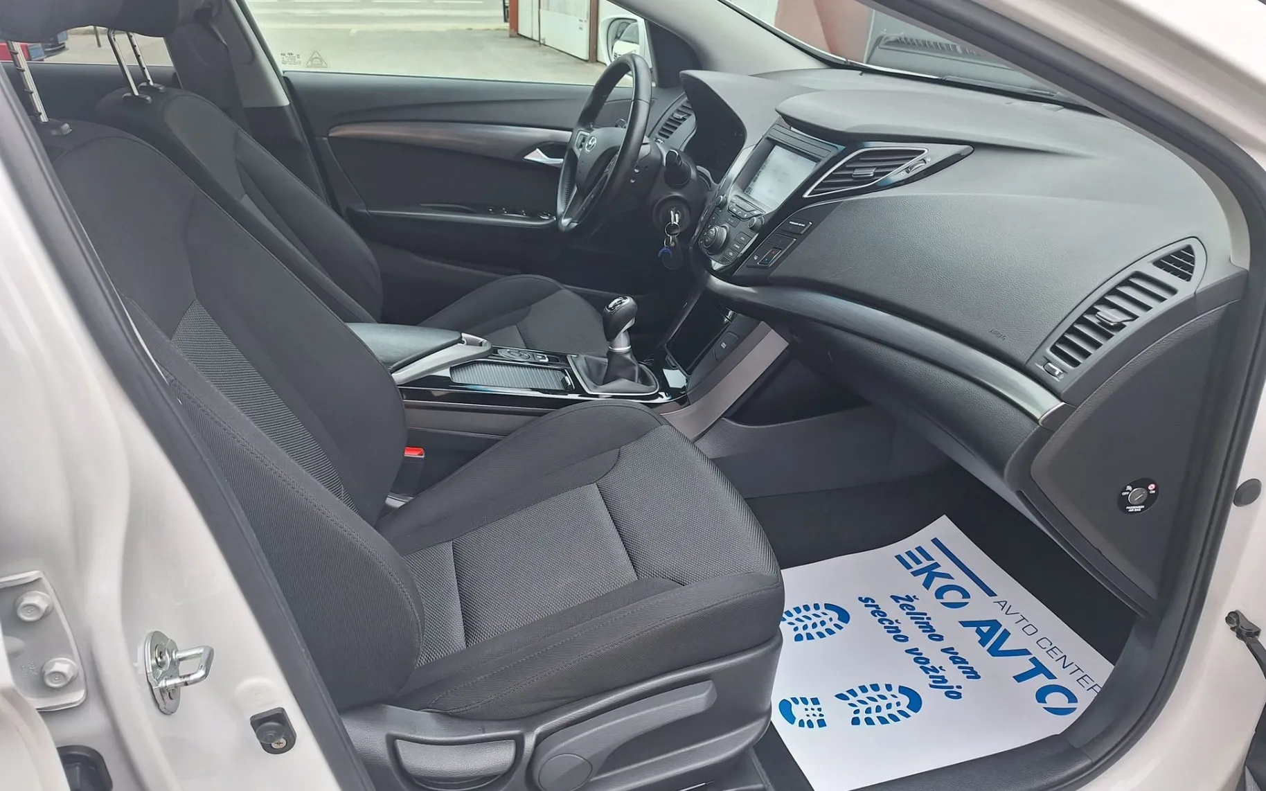 Notranja slika - Hyundai i40 - 1.7 CRDI 85KW PREMIUM FUL LED-NAVI-KAMERA-PDC- - 7