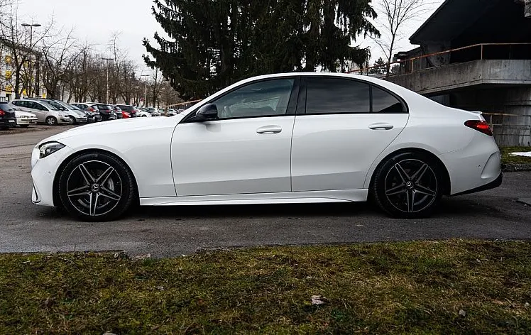 Zunanja slika - Mercedes-Benz C-Razred - C 300d - AMG line - Pano - LED - 360 kamera - 5