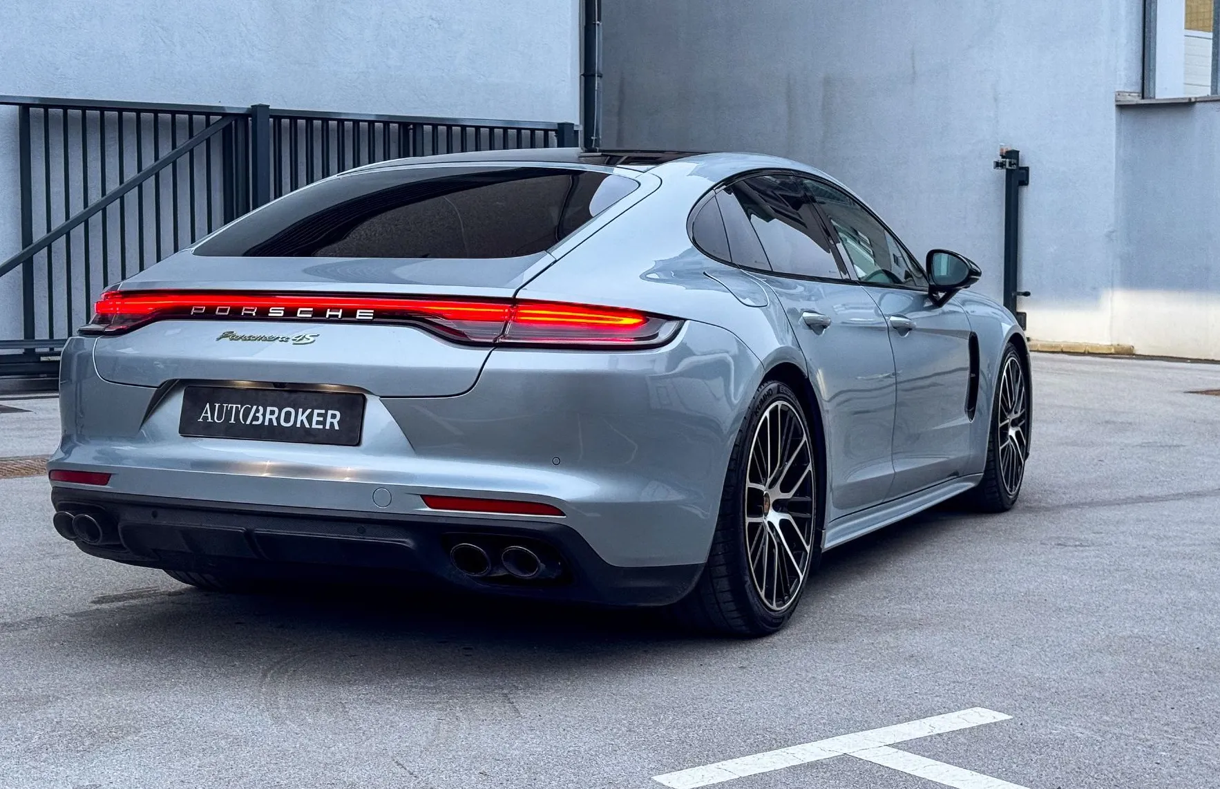 Zunanja slika - Porsche Panamera - 2.9 4S e-hybrid PDK 4WD ParkAssist Panorama PDLS+ - 5