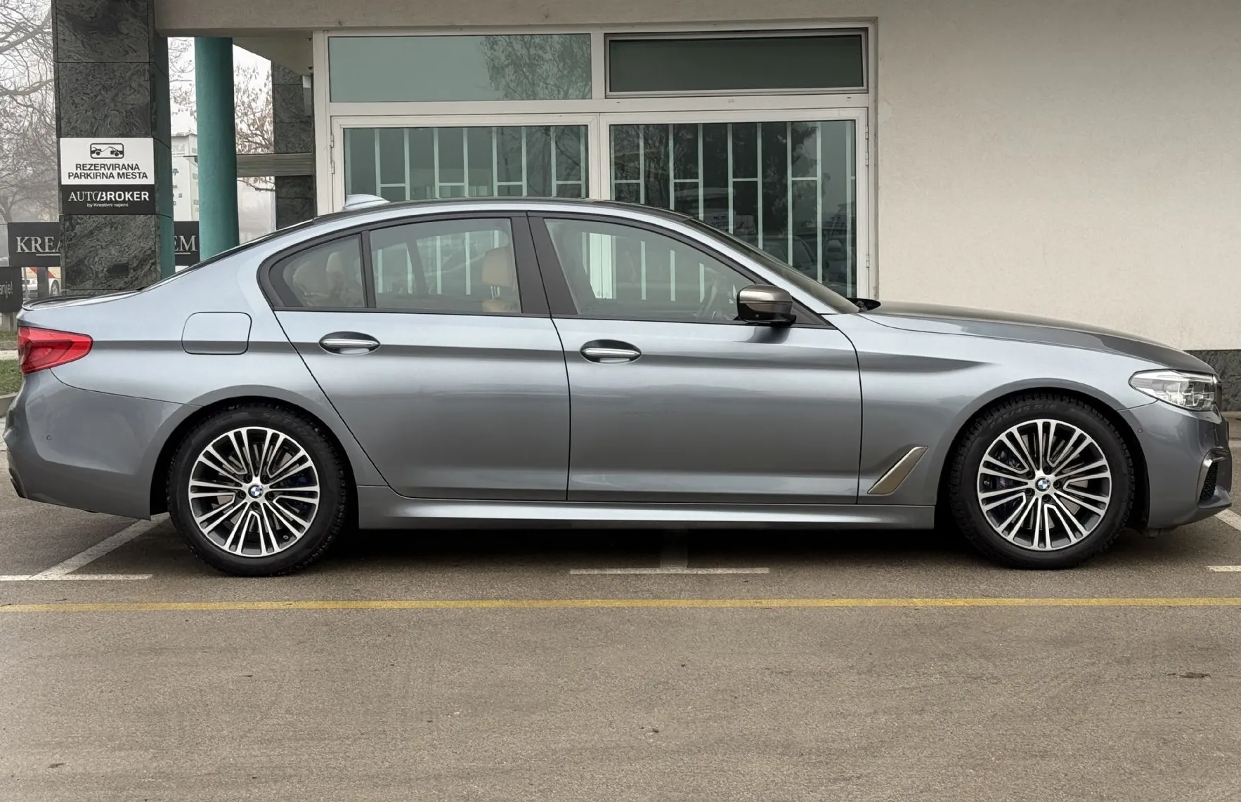 Zunanja slika - BMW Serija 5 - : M550i xDrive – masaža. HUD. M paket. WEBASTO - 4