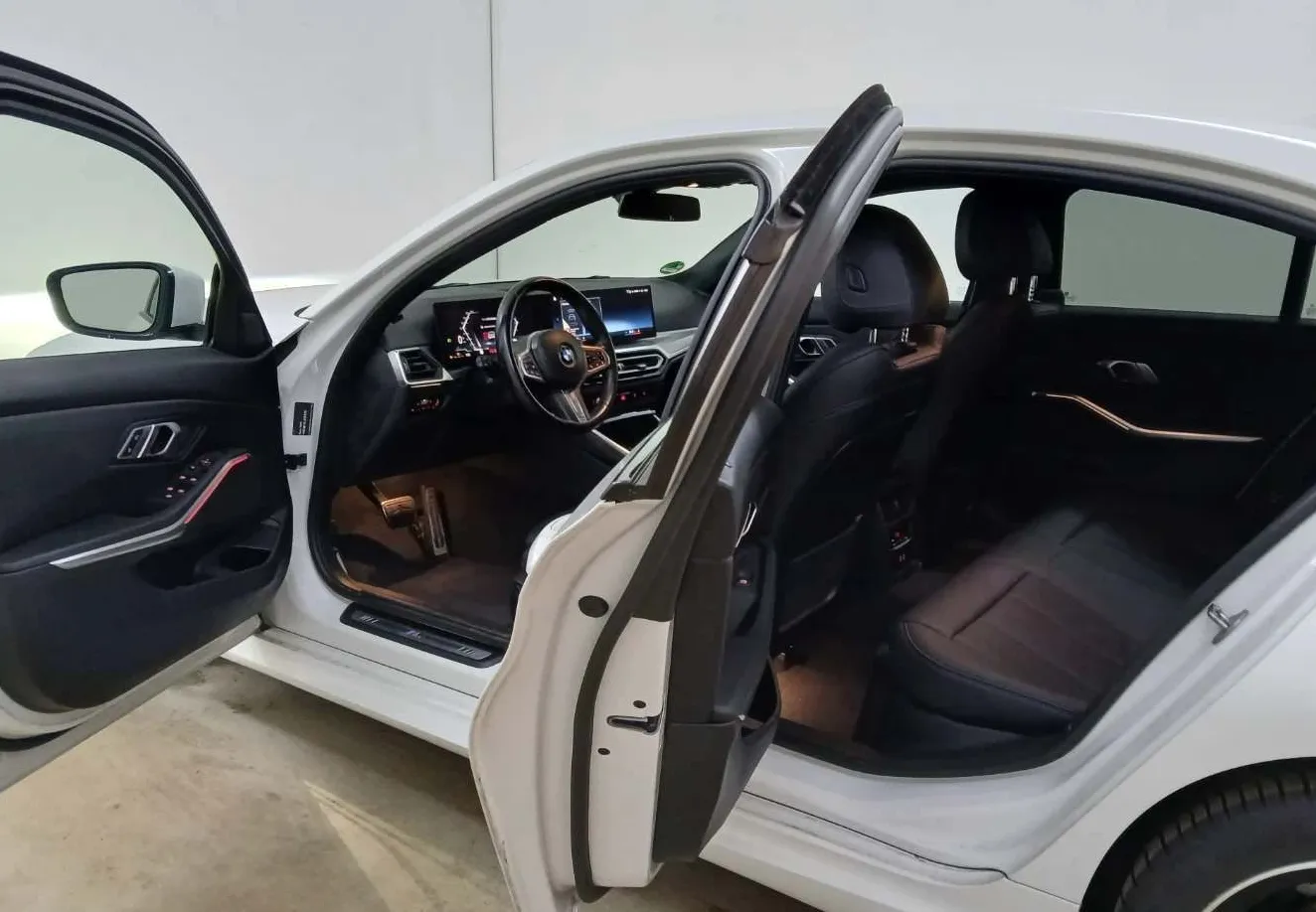 Zunanja slika - BMW Serija 3 - : 320d Avt. MSport-KAMERA-LED-18COL-NAVI- - 5