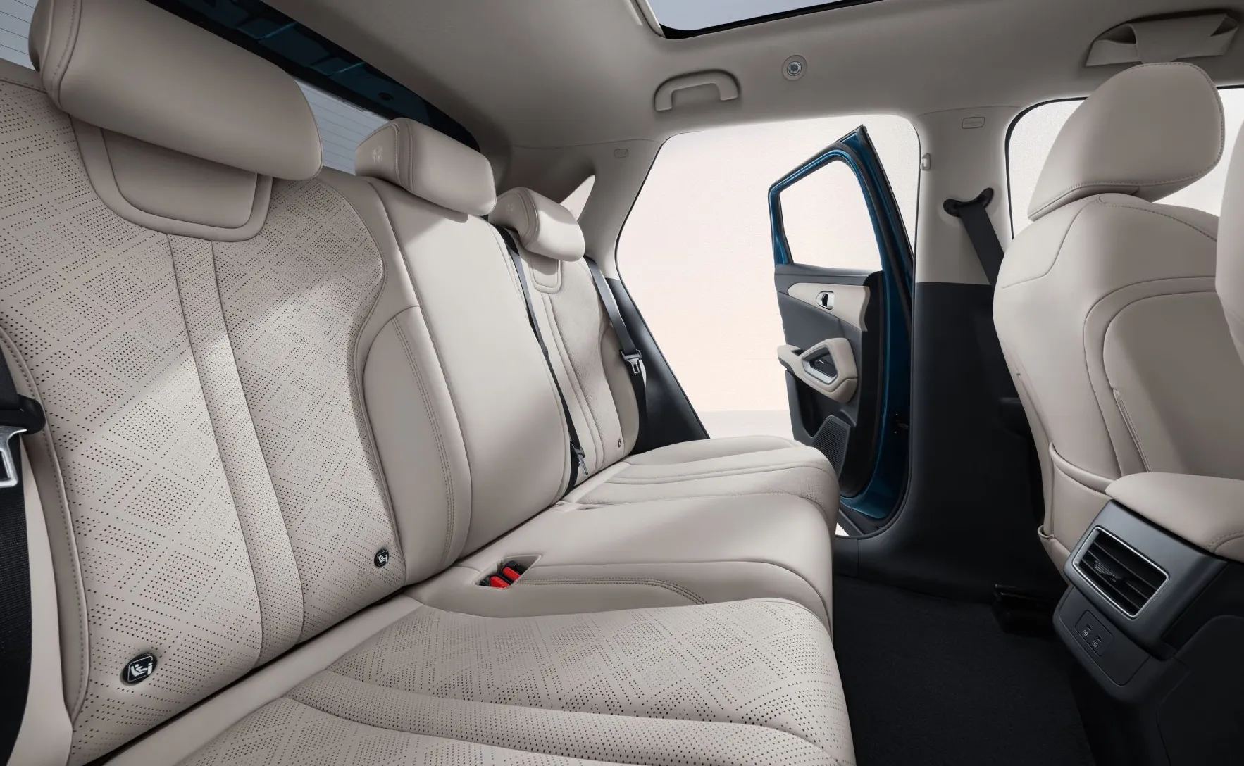 Zunanja slika - BYD ATTO 2 - DM-i BOOST PHEV 156kW baterija18kWh- doseg 1000 km - 8