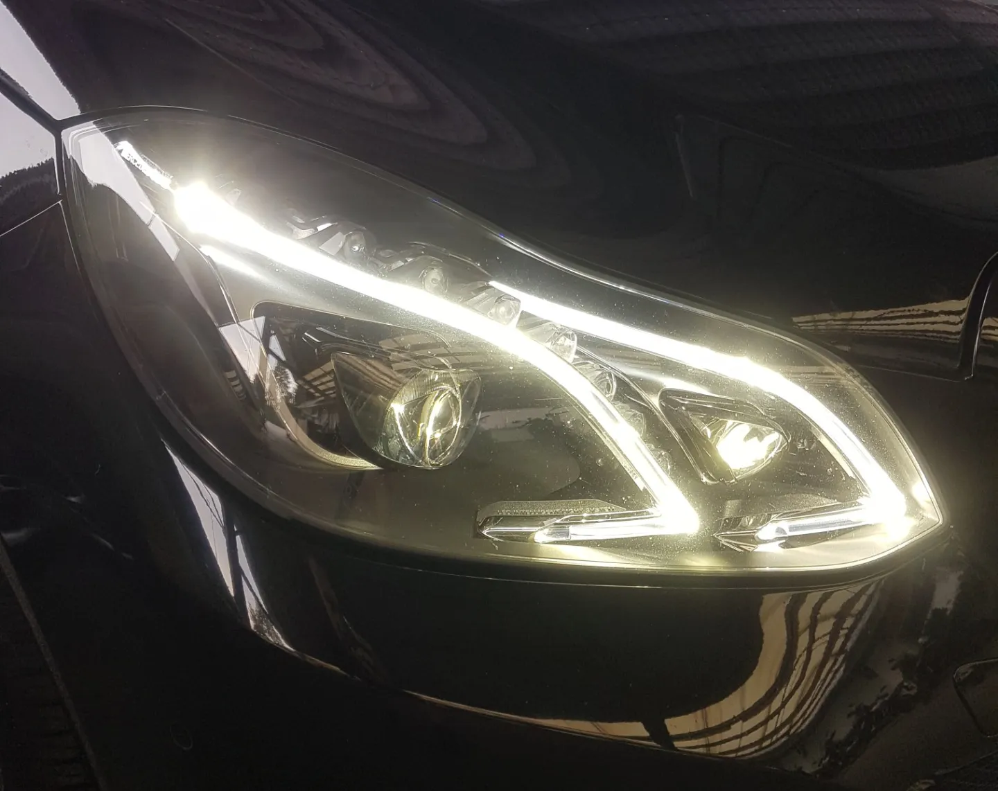 Zunanja slika - Mercedes-Benz E-Razred - 220 CDI AUT. - 19