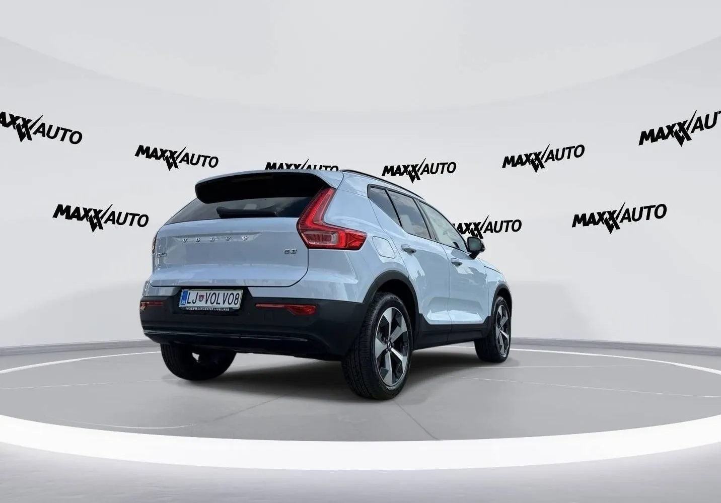 Zunanja slika - Volvo XC40 - B3P Plus Dark Avt - 5