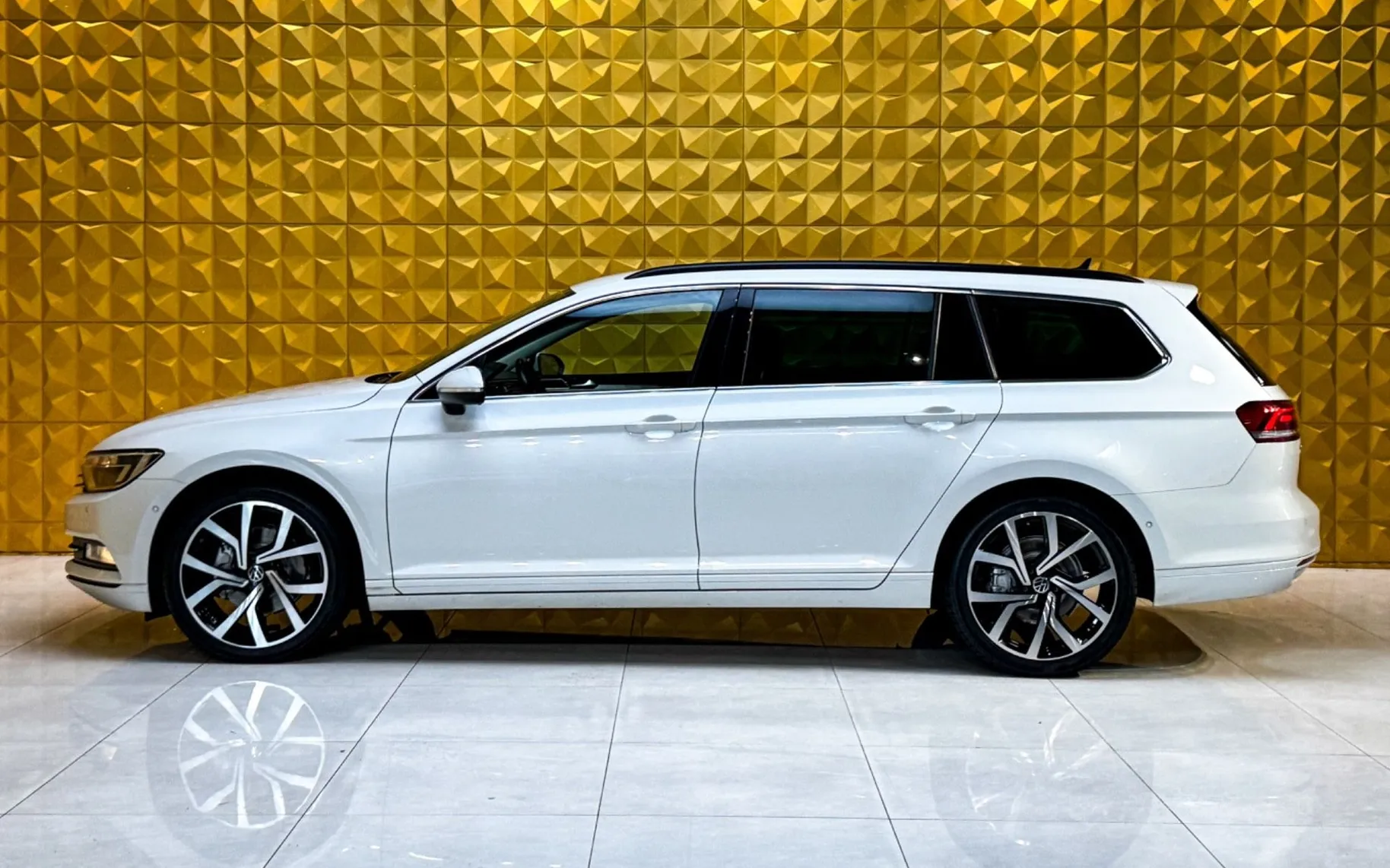 Zunanja slika - Volkswagen Passat Variant - 2.0 TDI AUT.-PERLA-KLJUKA-MASAZA-GRETJE-RADAR... - 6