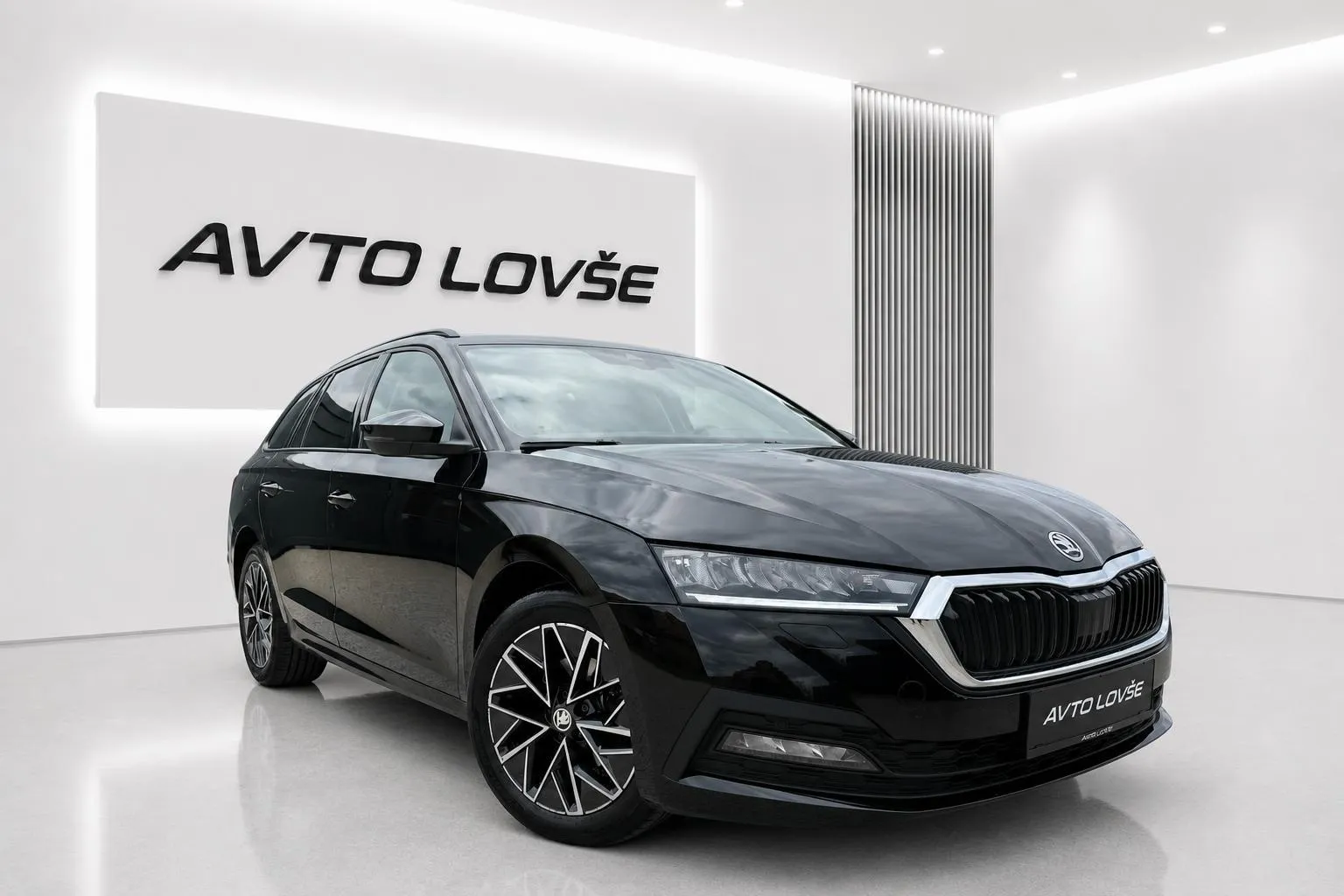 Zunanja slika - Škoda Octavia - Combi 2.0 TDI Sport line DSG 1 LASTNIK-KAM-LED - 2
