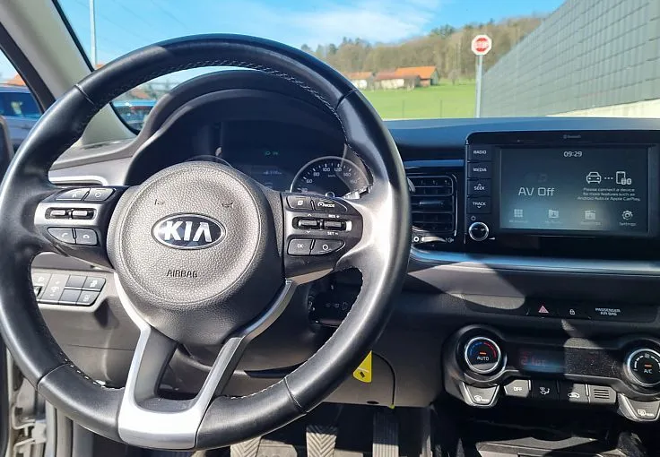 Zunanja slika - KIA Stonic - 1.6 CRDI 85 kW  EX 1.LASTNIK. SERVISNA.KAMERA - 10