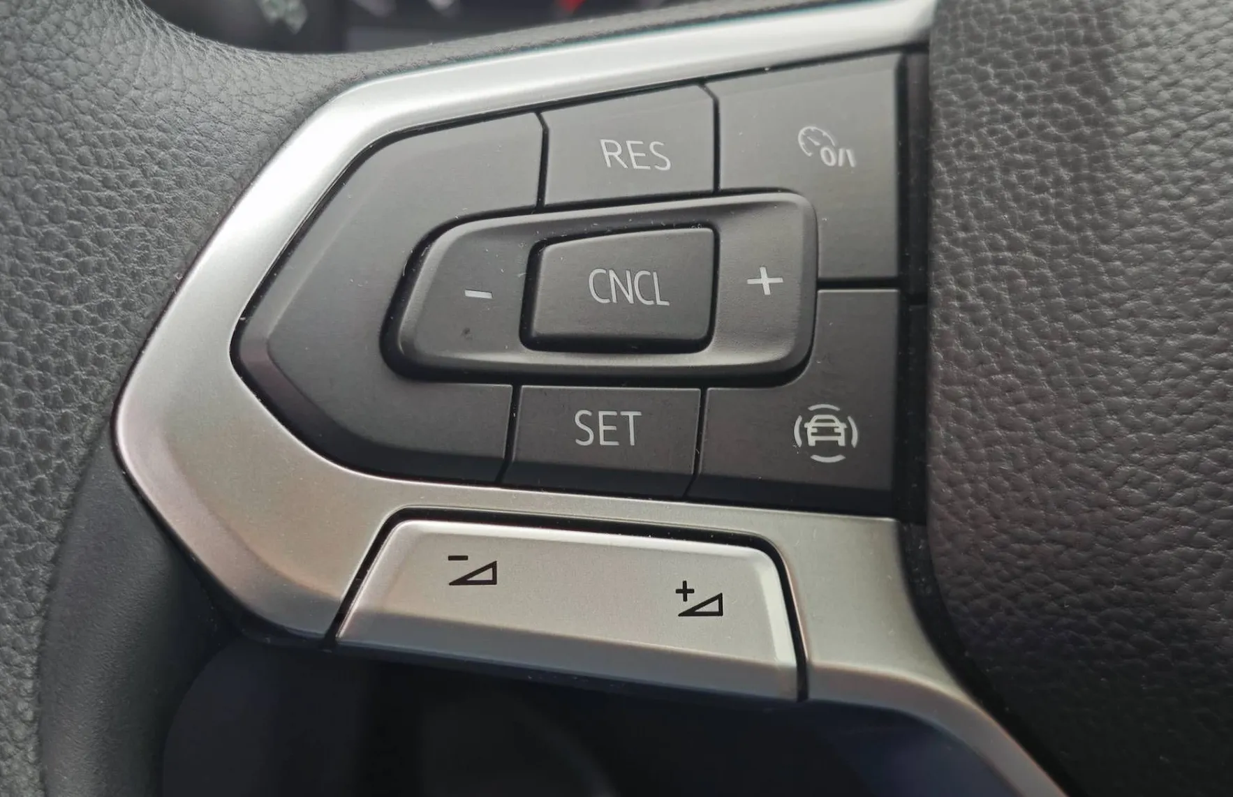 Zunanja slika - Volkswagen T-Cross - 1.0 TSI BMT |MRTVI KOT|TEMPOMAT|SLO| - 7
