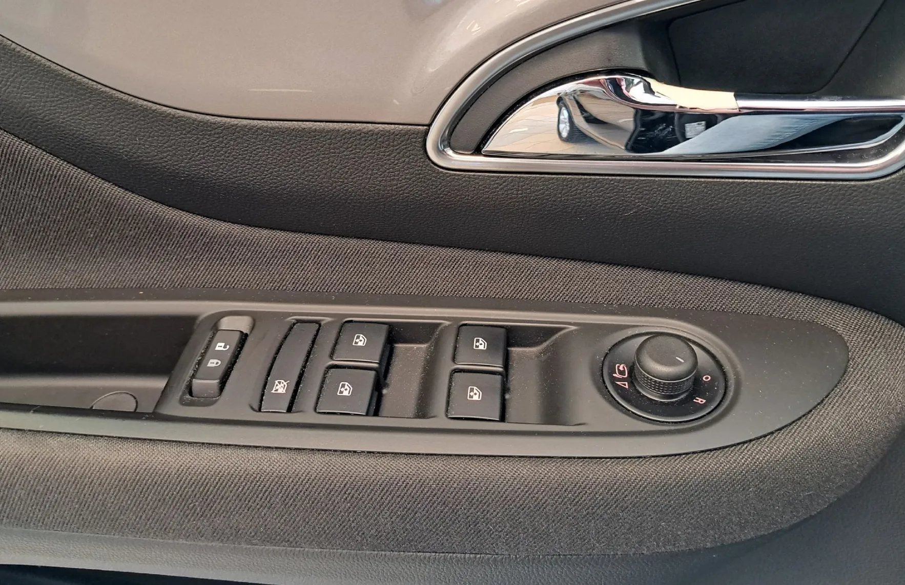 Zunanja slika - Opel Mokka - 1.7 CDTI S S COSMO-SAMO 98.000KM-SLO.-ODLIČEN- - 13