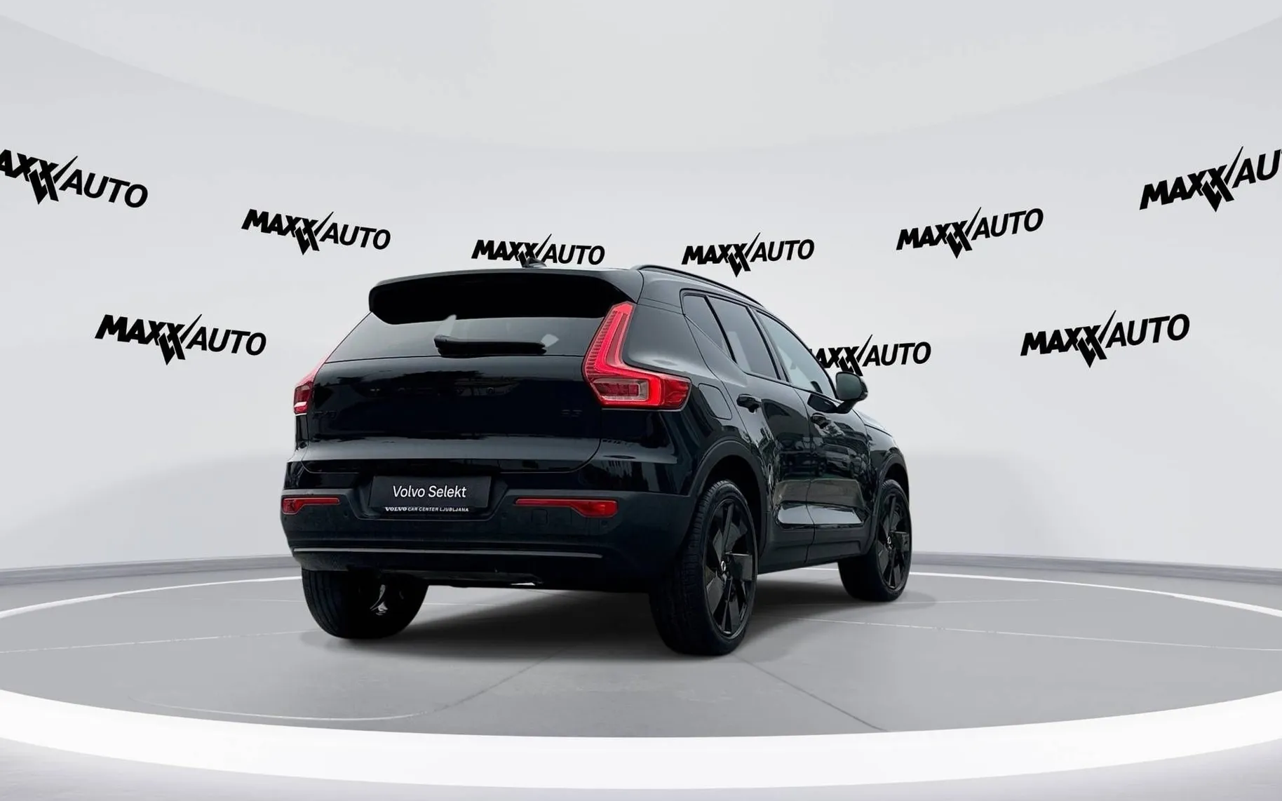 Zunanja slika - Volvo XC40 - B3 P Plus Black Edition Avt. - 5
