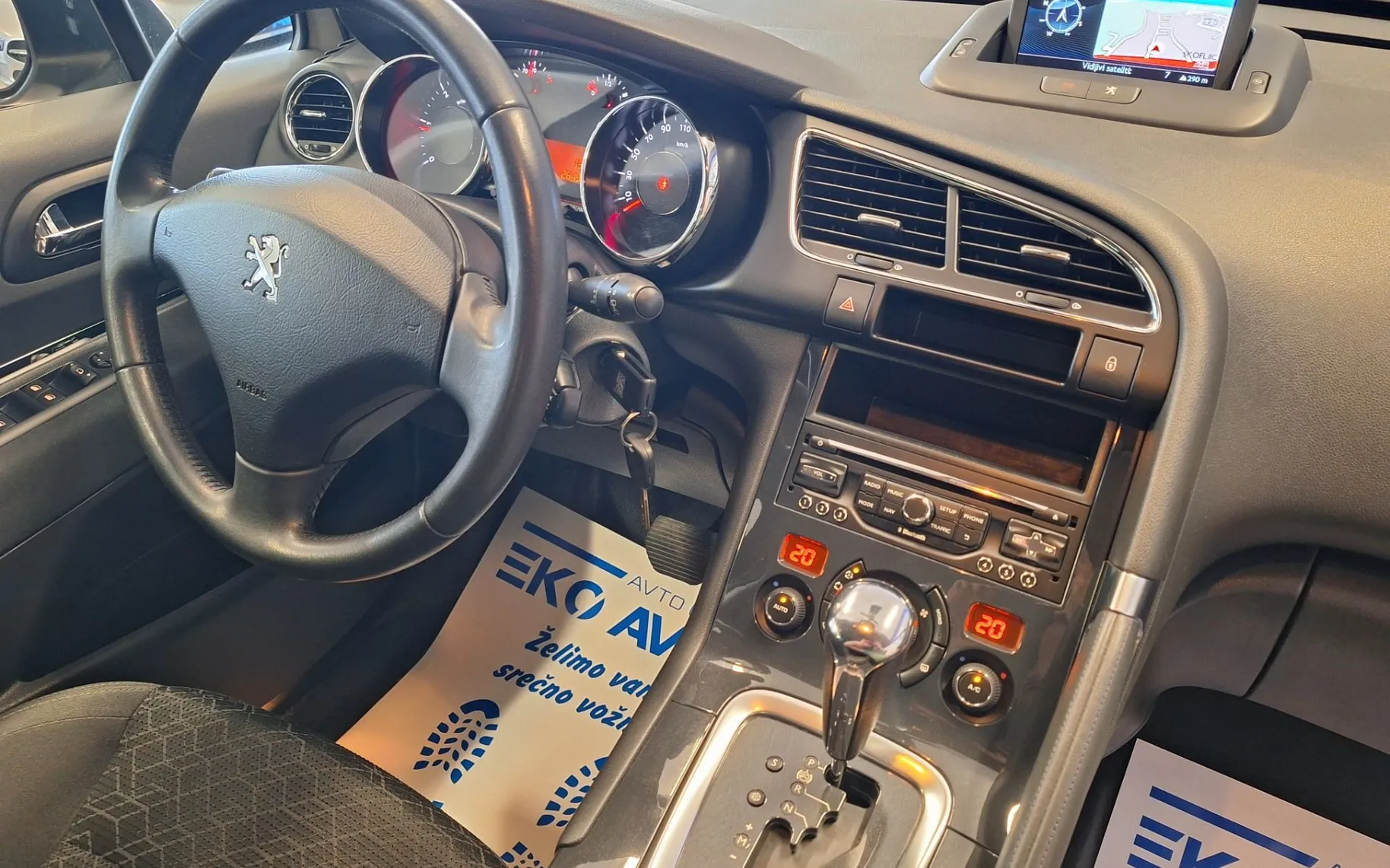 Notranja slika - Peugeot 3008 - ACTIVE 1.6 BlueHDi 120 avtomatik KREDIT BREZ POL - 11