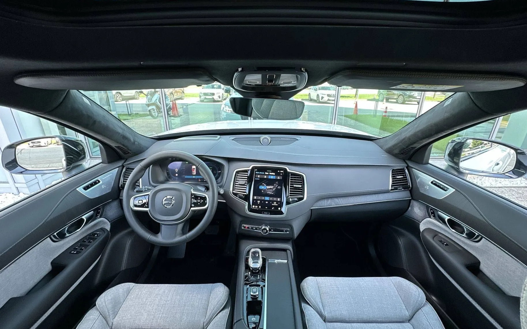 Notranja slika - Volvo XC90 - T8 AWD Ultra Dark 7s 3 leta garancije + 3 servisi. - 20