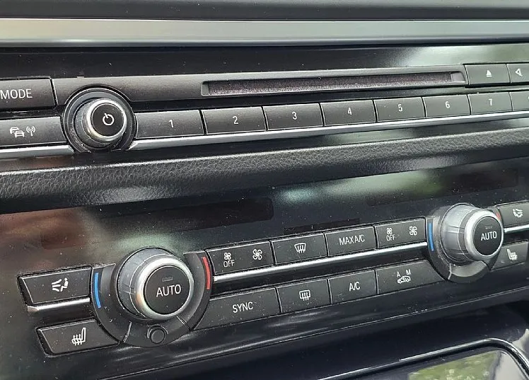 Zunanja slika - BMW Serija 5 - Touring: 520D XDRIVE AVT LED-M-VOLAN-PDC-GRETJE SEDEŽEV - 17