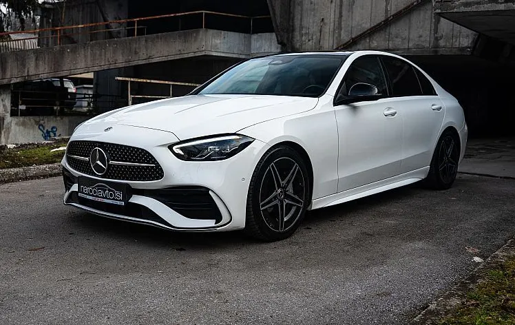 Zunanja slika - Mercedes-Benz C-Razred - C 300d - AMG line - Pano - LED - 360 kamera - 3