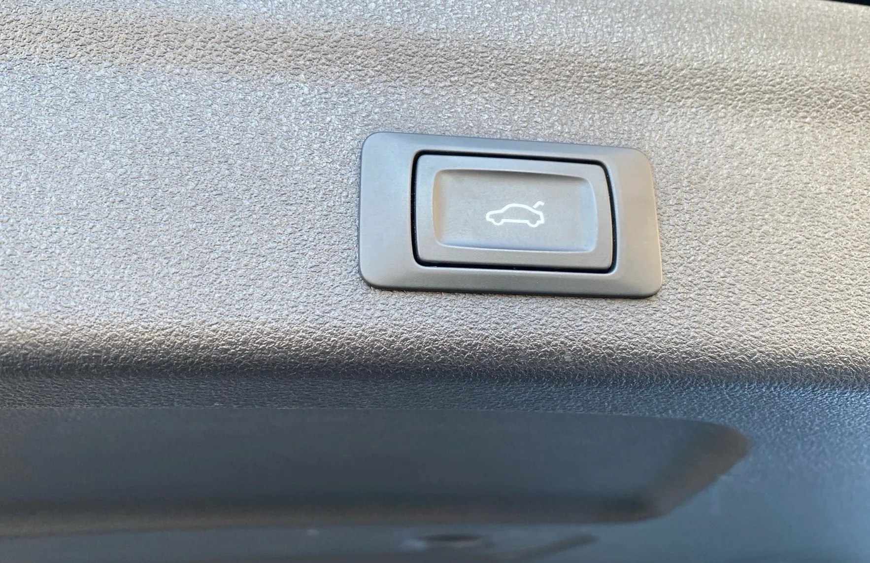 Zunanja slika - Audi A6 - Avant 40 TDI S tronic sport 150kW-Webasto-Vlečna kljuka - 13