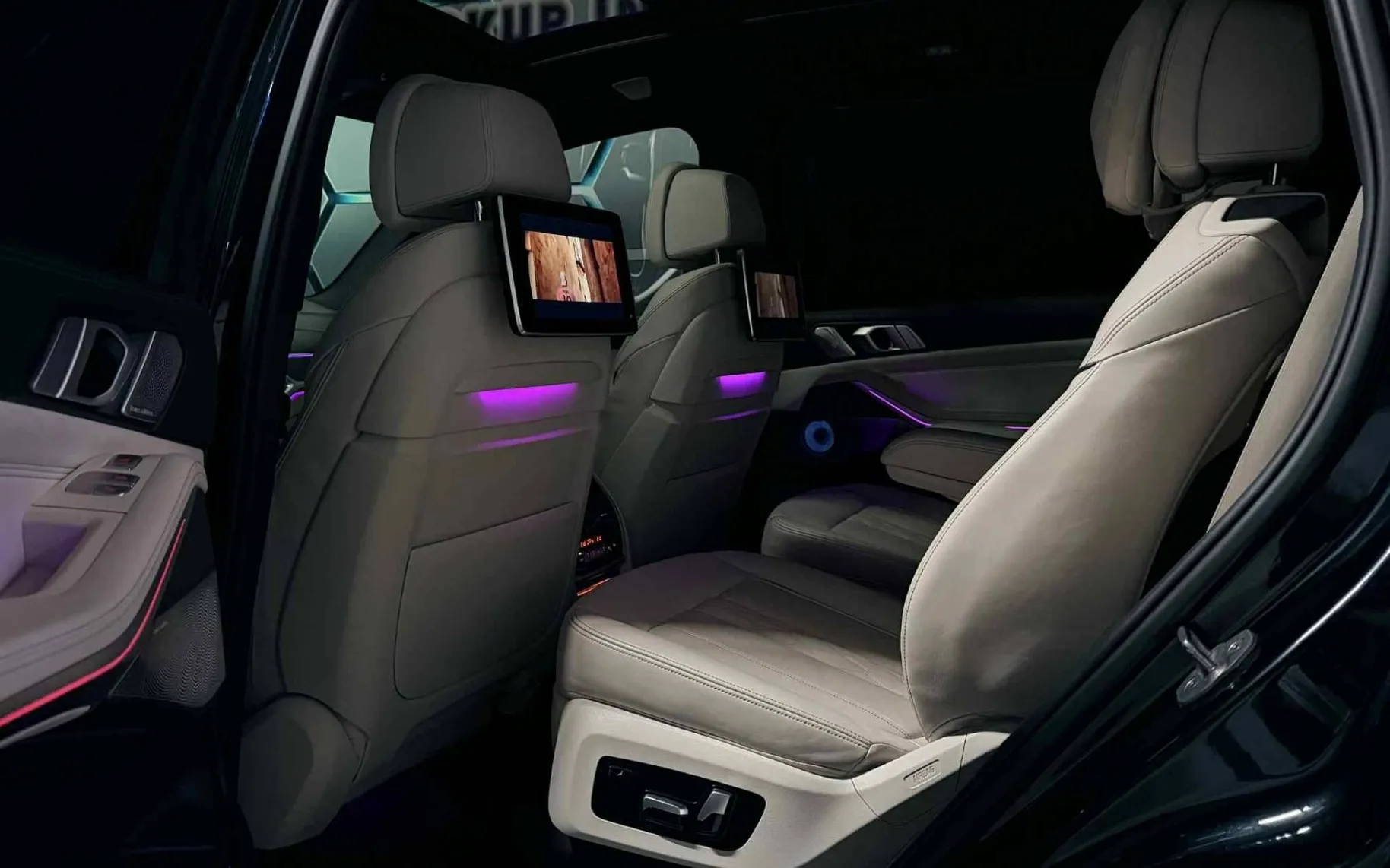 Notranja slika - BMW serija X7: - M50D•CRISTLAY•LOUNGE•6 SED•SOFT•HLAJENJE•MASAŽA•.. - 8