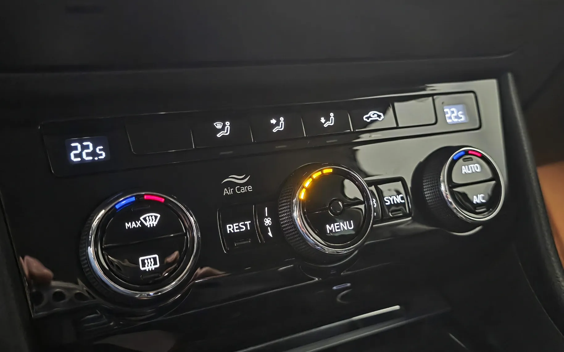 Zunanja slika - Škoda Superb - Combi 2,0 TDI DSG - 13