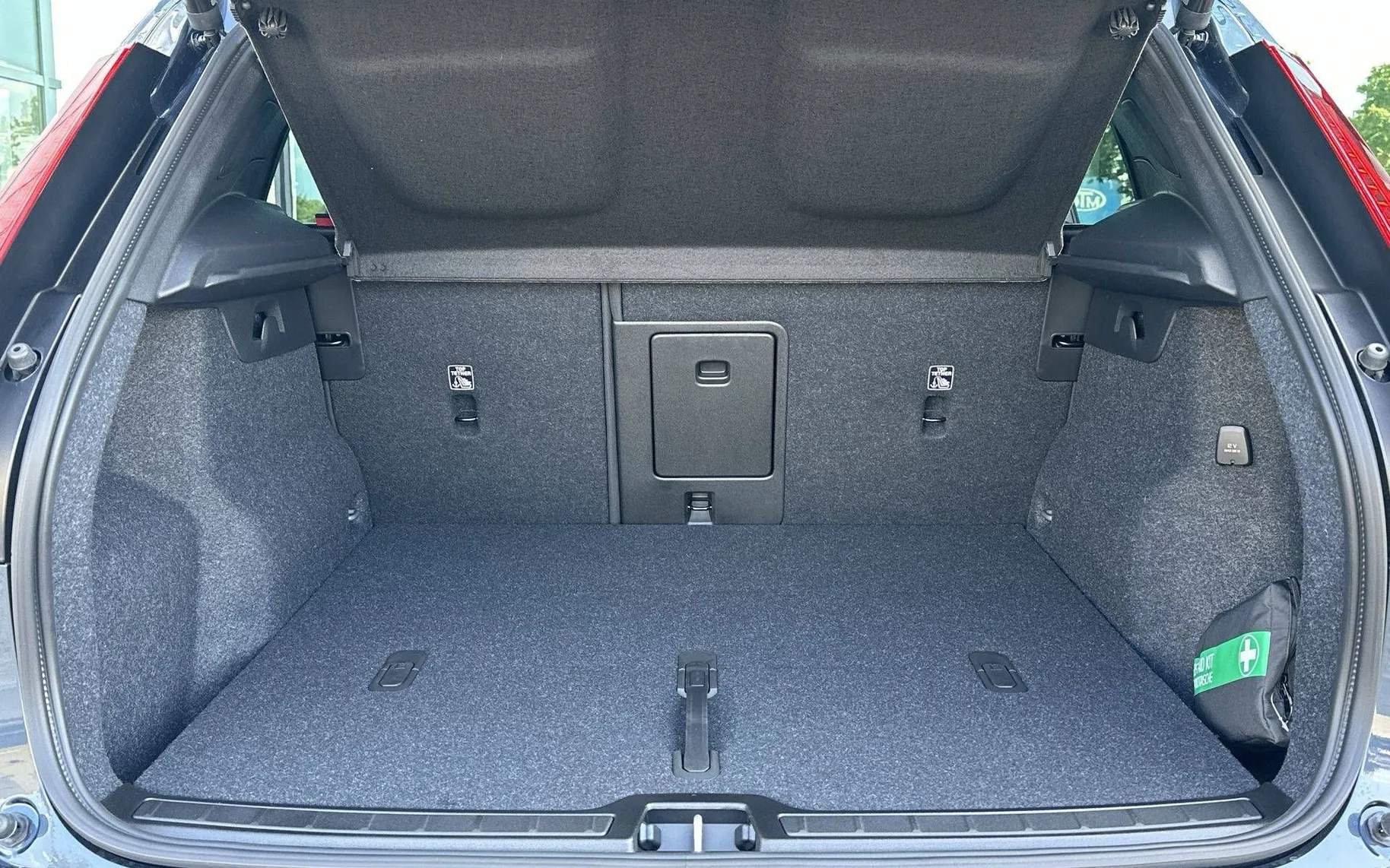 Notranja slika - Volvo XC40 - B3 P Core AT DCT... - 12