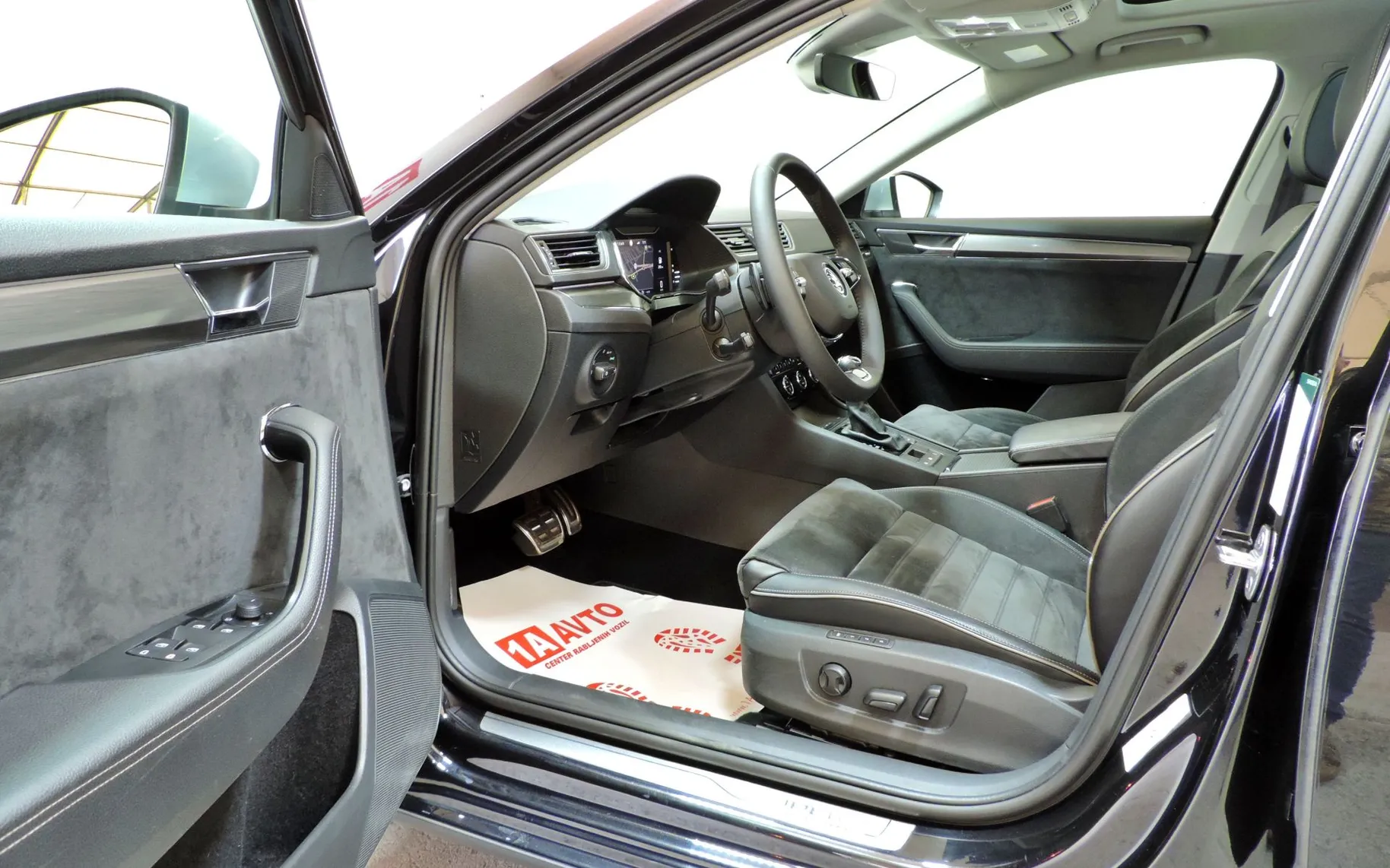 Zunanja slika - Škoda Superb - Combi Scout 4x4 2.0 TDI Ambition DSG KLJUKA-KAMERA - 8
